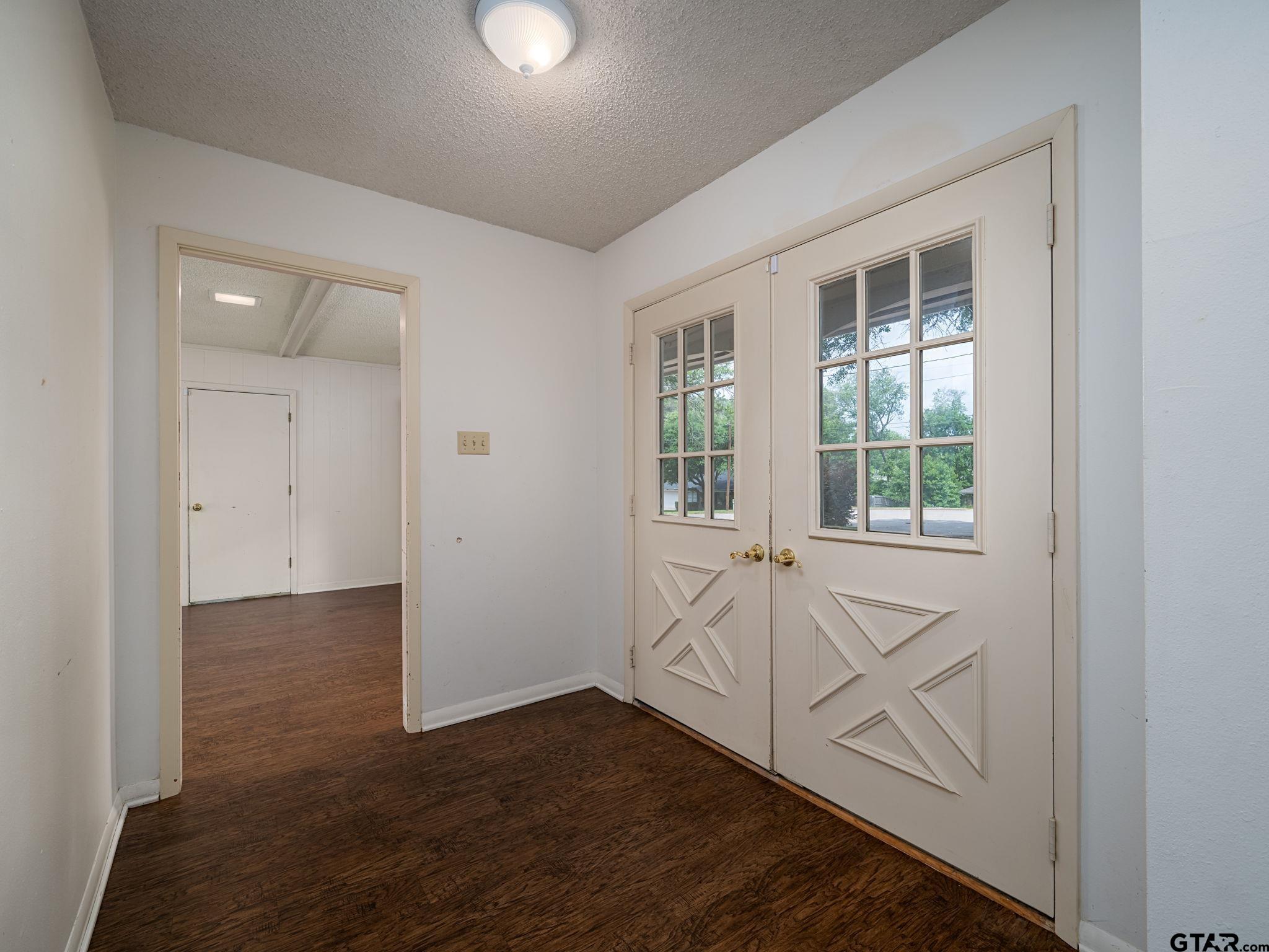 2513 Merry Lane
