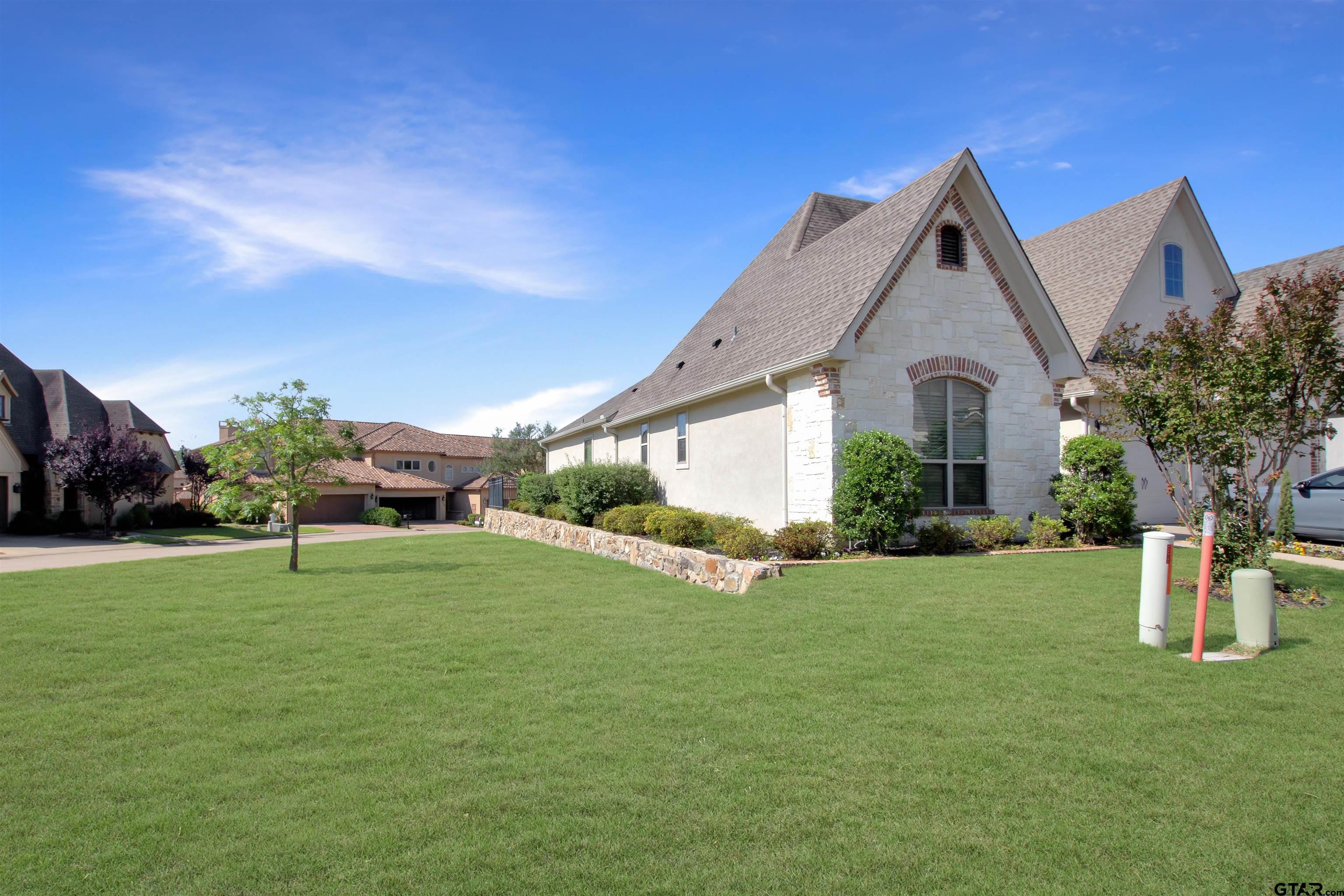 745 Esperanza Pl