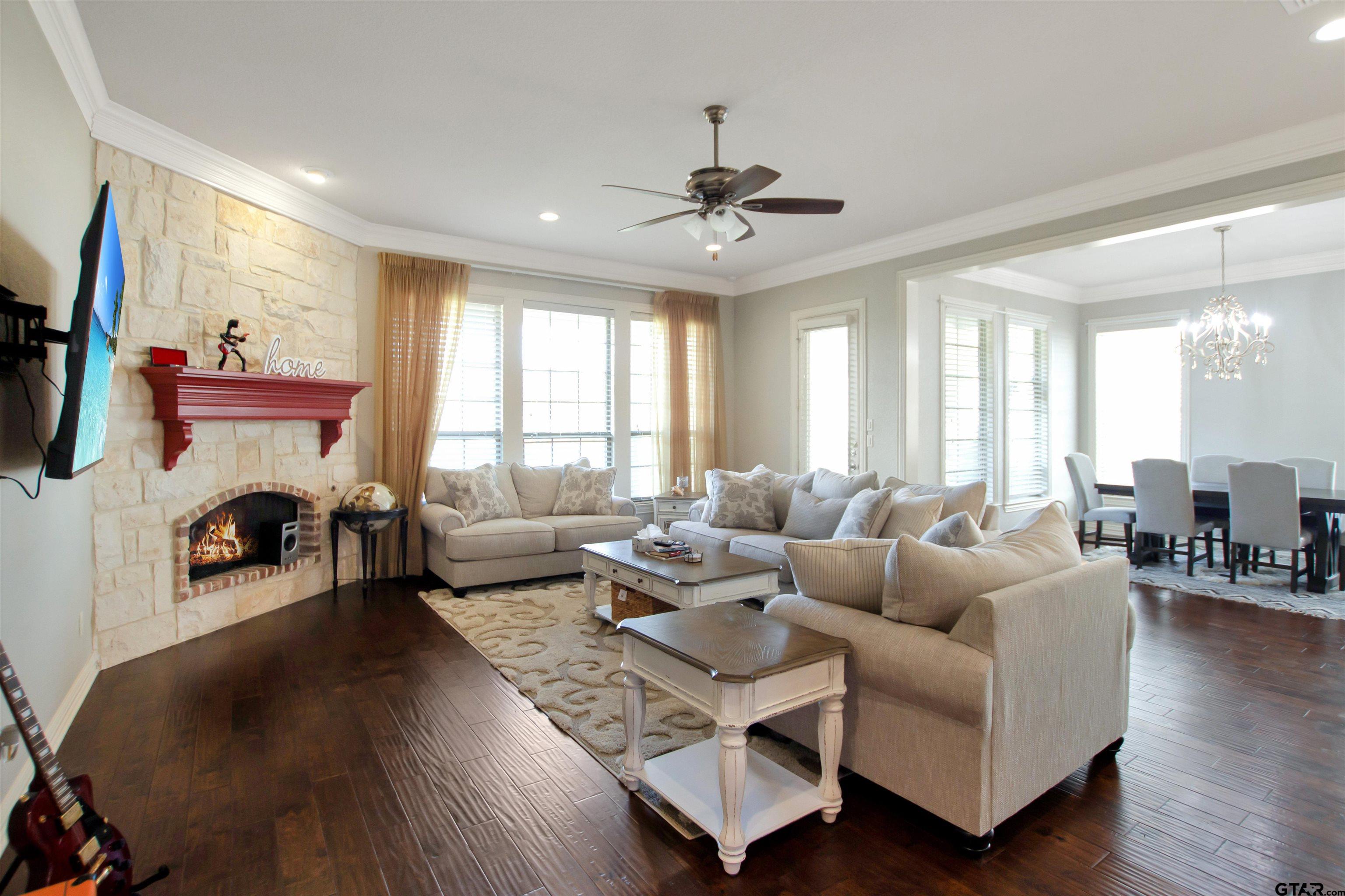 745 Esperanza Pl