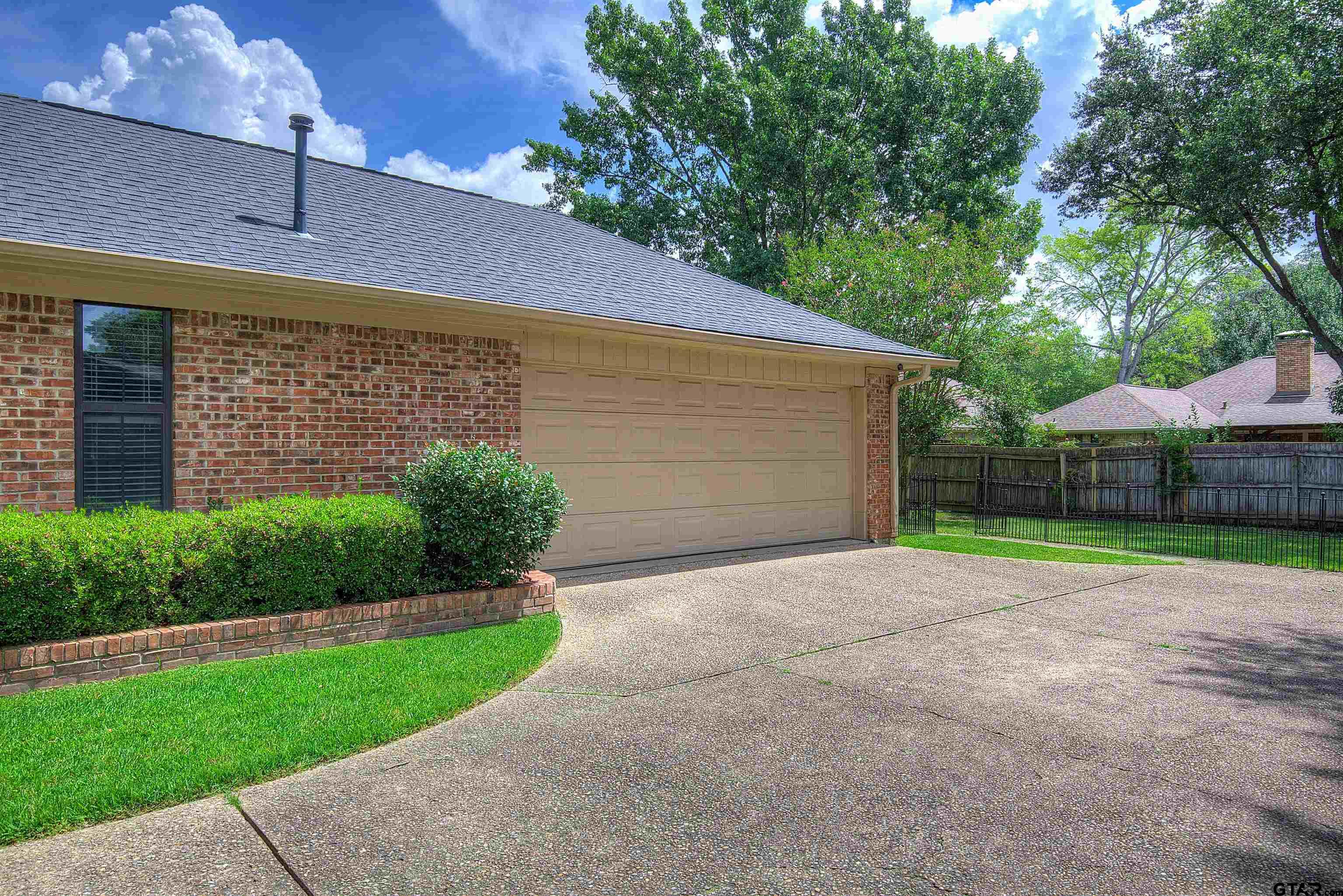 5810 Plantation Drive