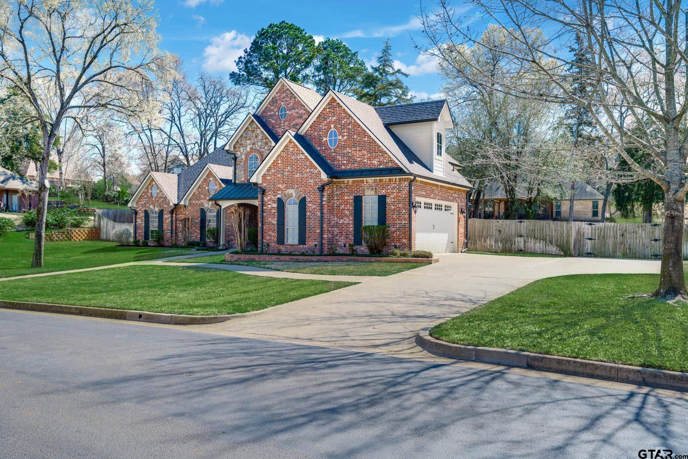 104 Lake Lou Ella Dr