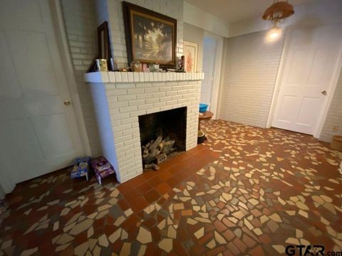 1 Wanda Court Marshall TX 75670