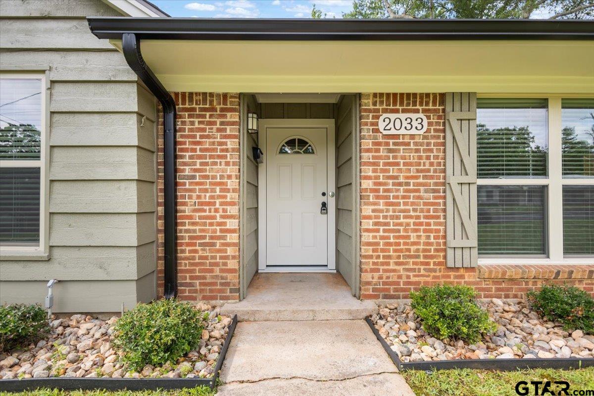 2033 Neeley St.