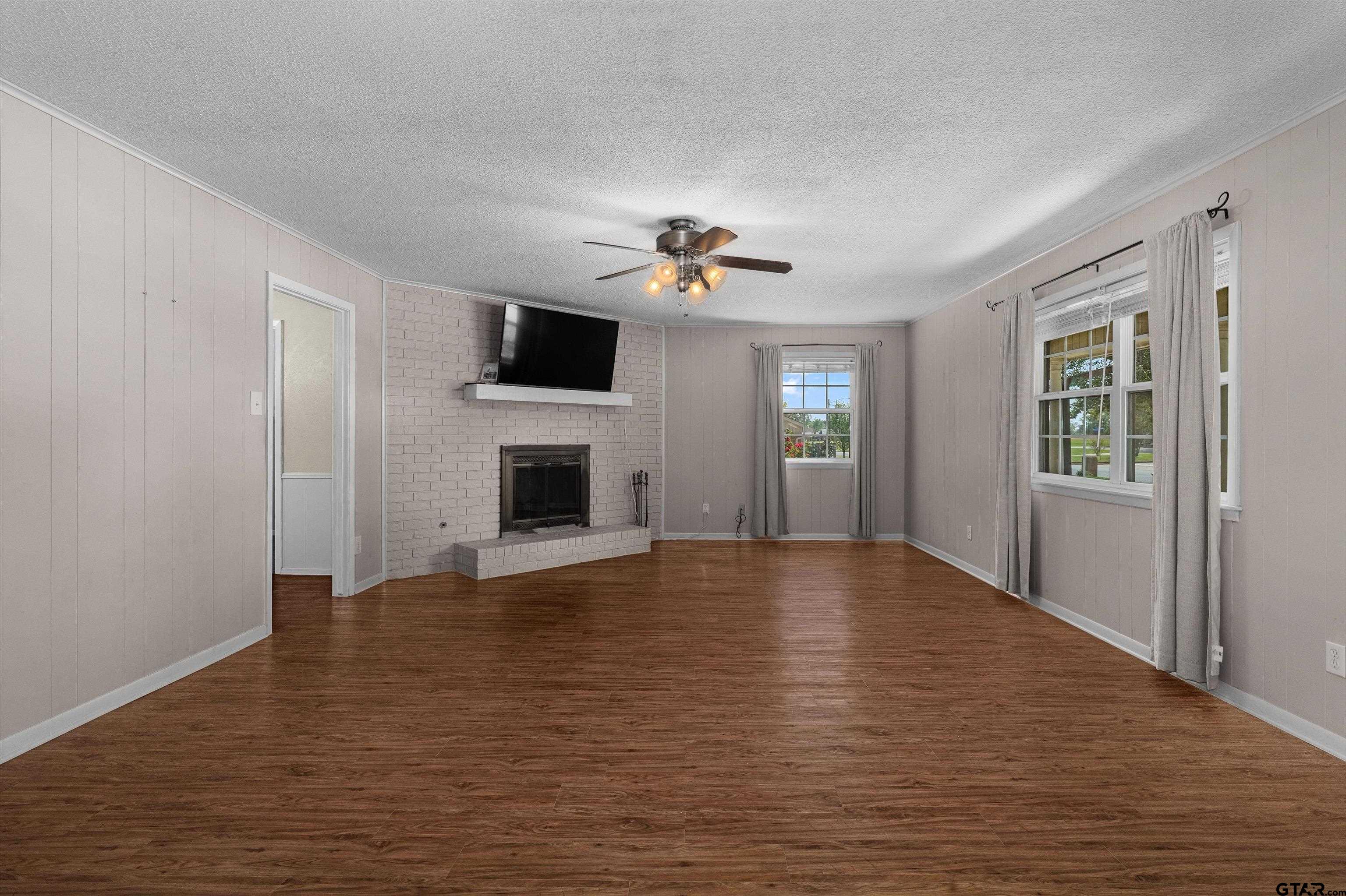 1207 S Evenside