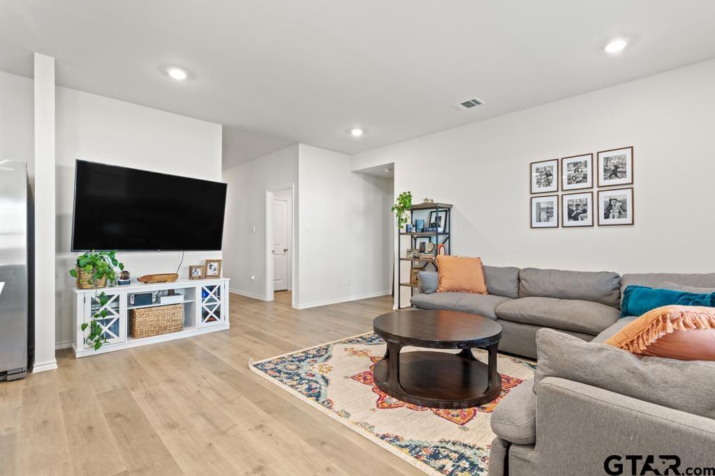 1101 River Oaks Lane