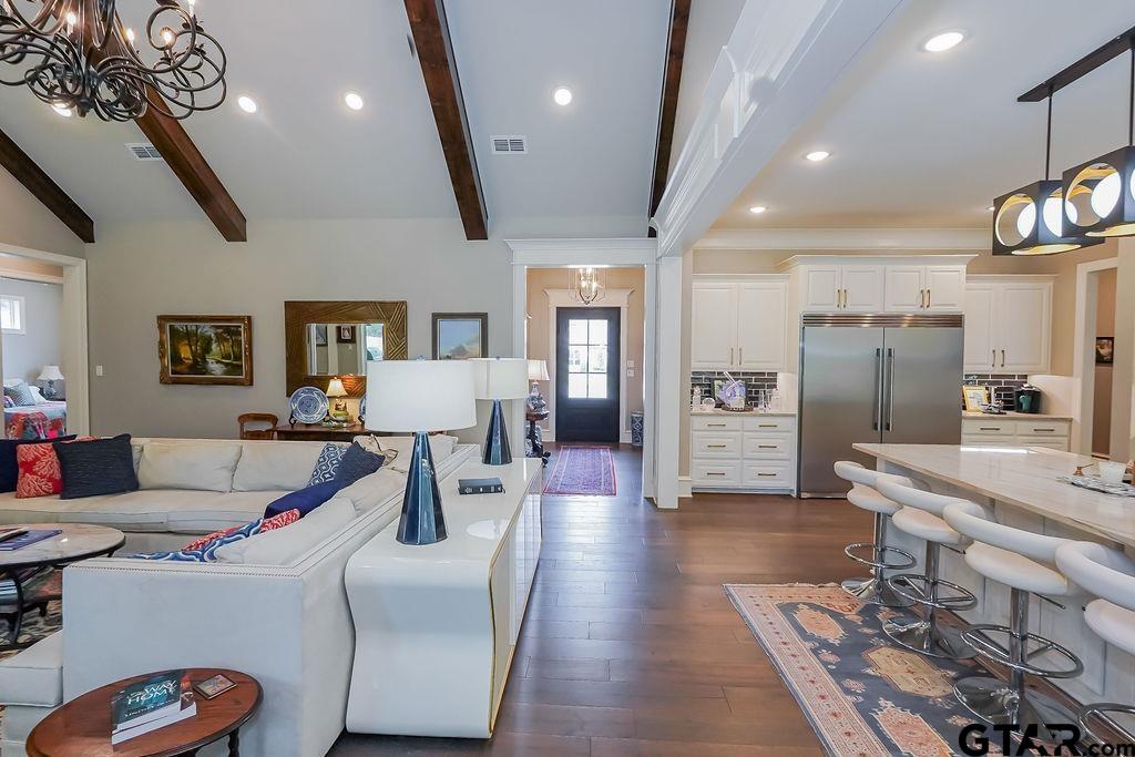 7521 Northlake Dr.