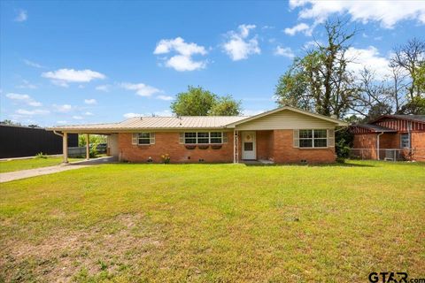 1602 W Duval Street Troup TX 75789