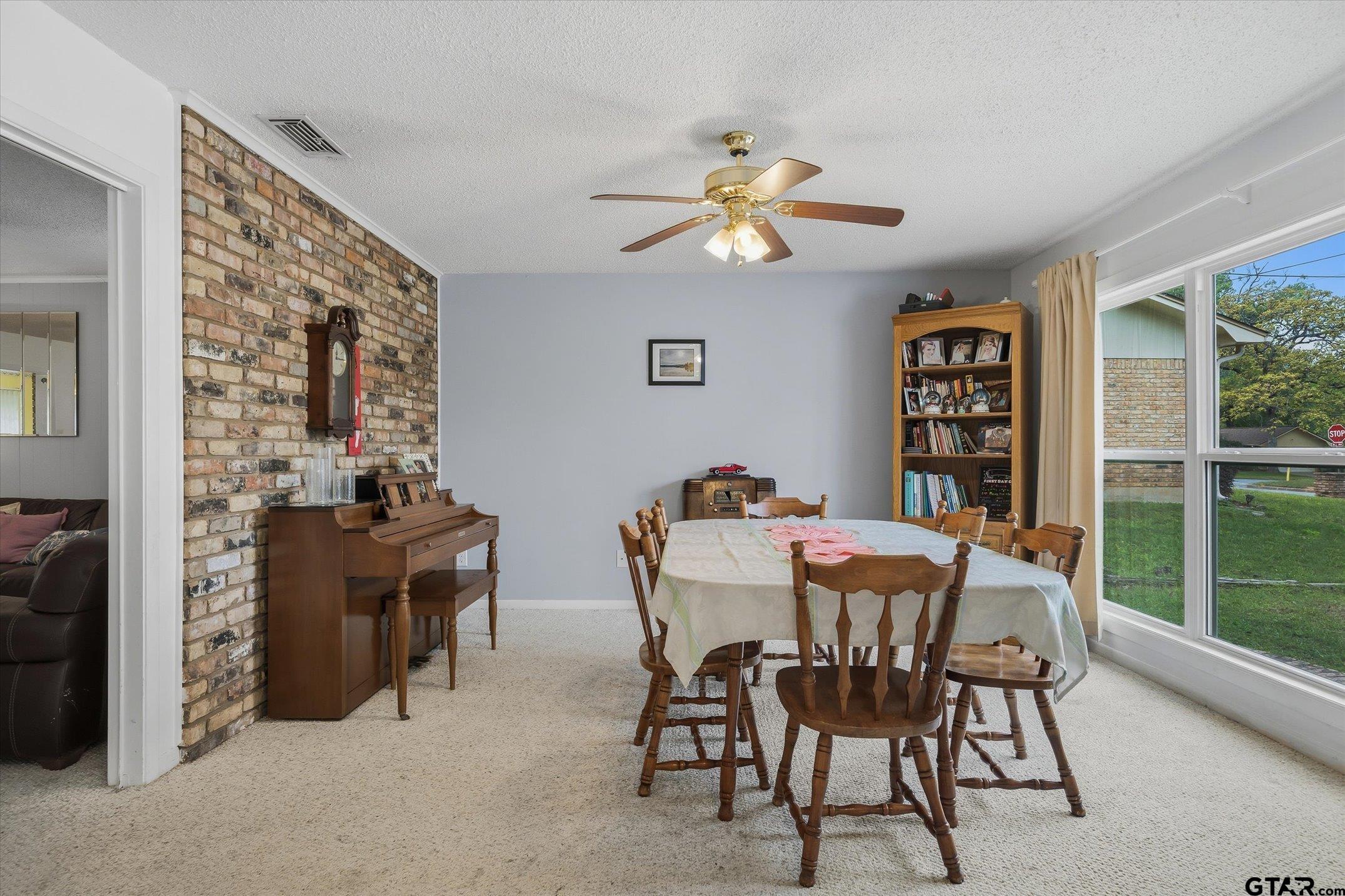 3021 Williamsburg Dr.