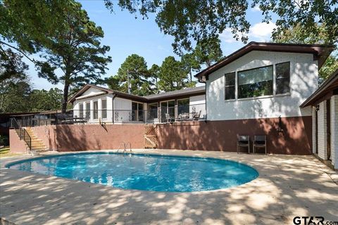 2002 W Lake Dr Gladewater TX 75647