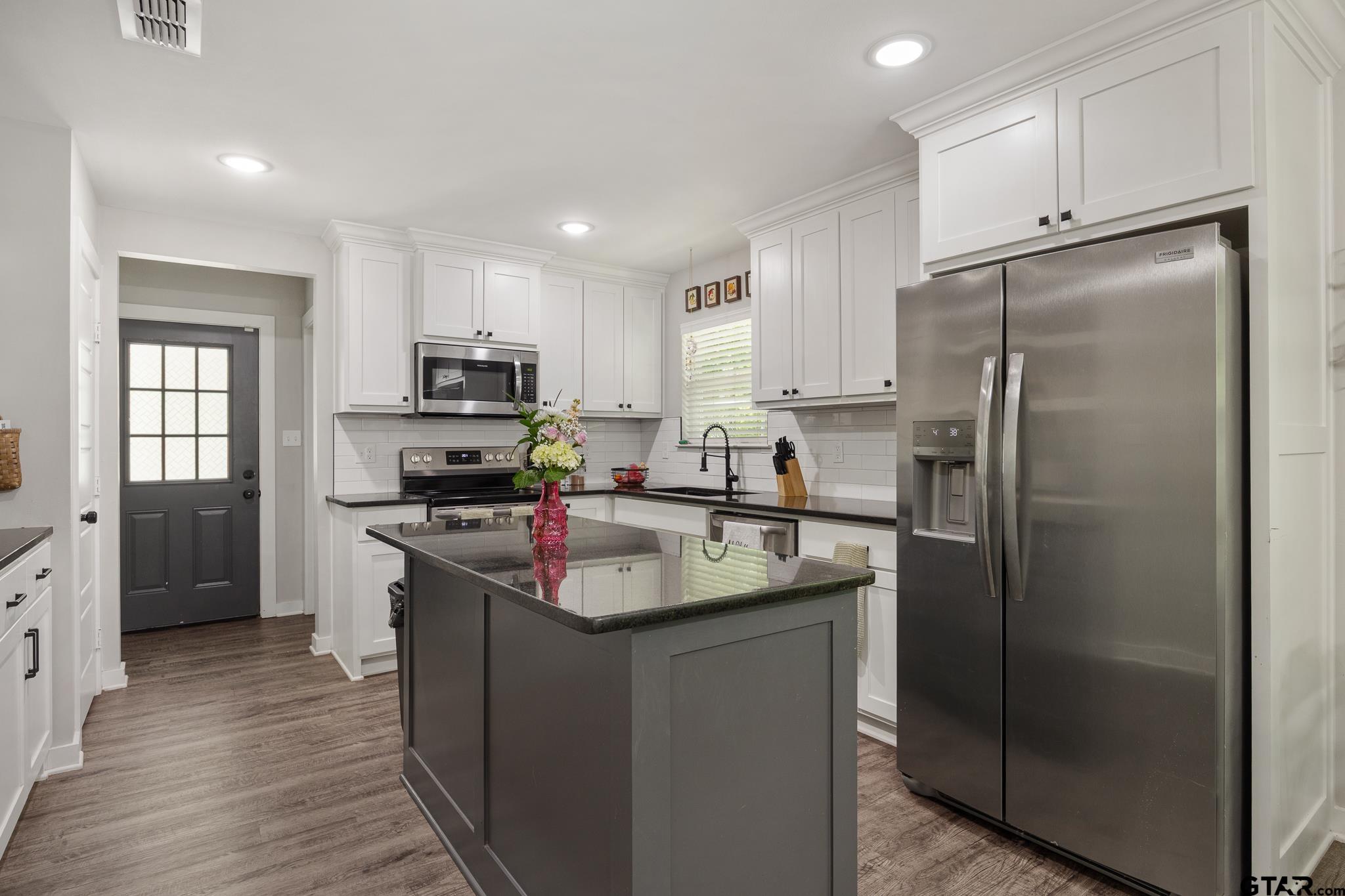 107 E Magnolia