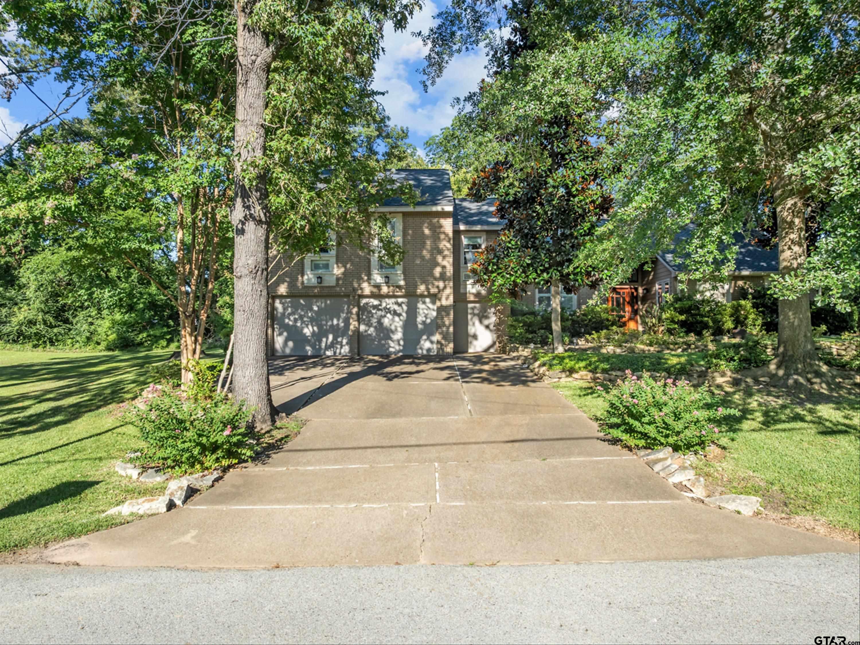 103 Williamsburg Lane