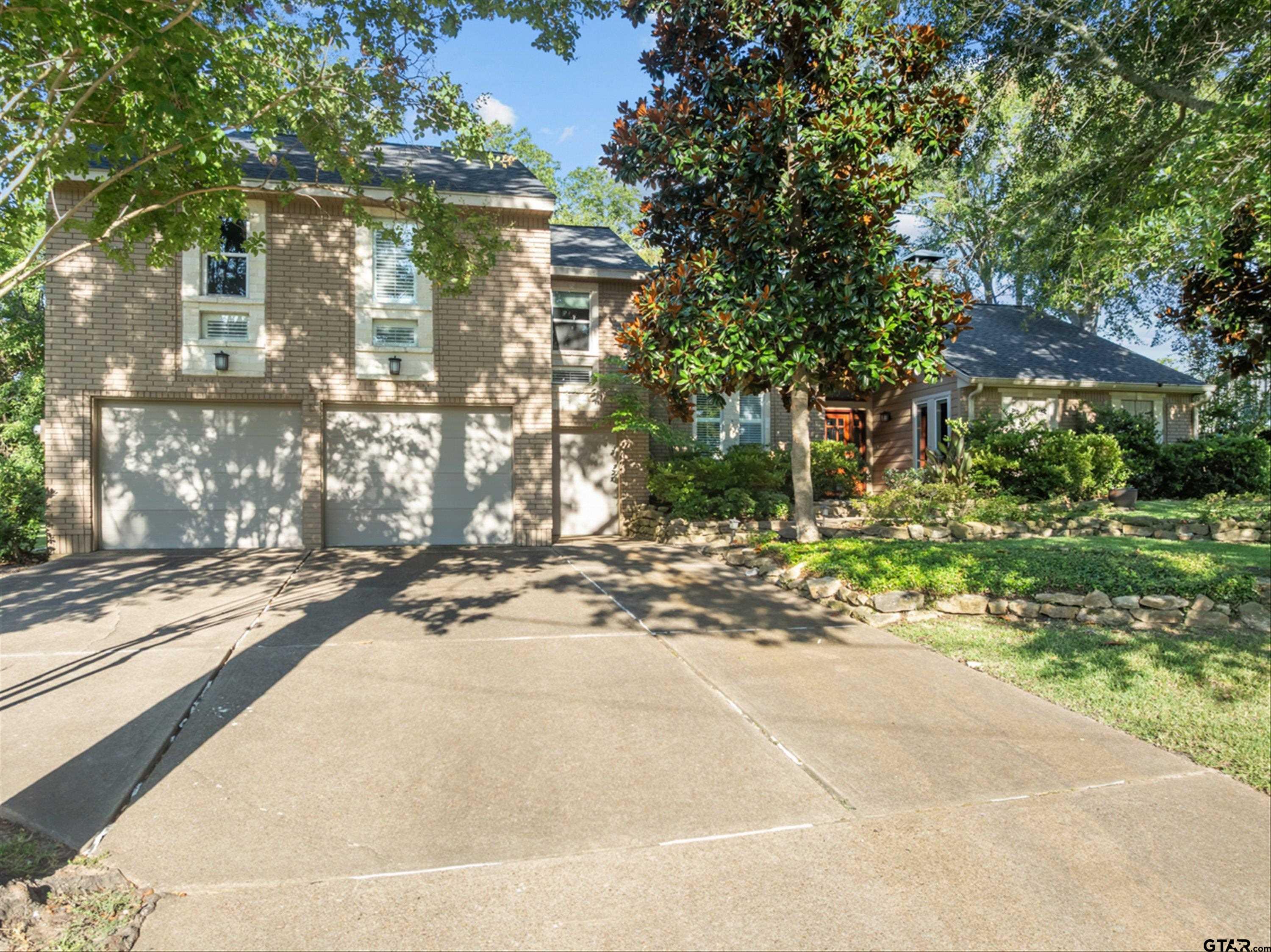 103 Williamsburg Lane