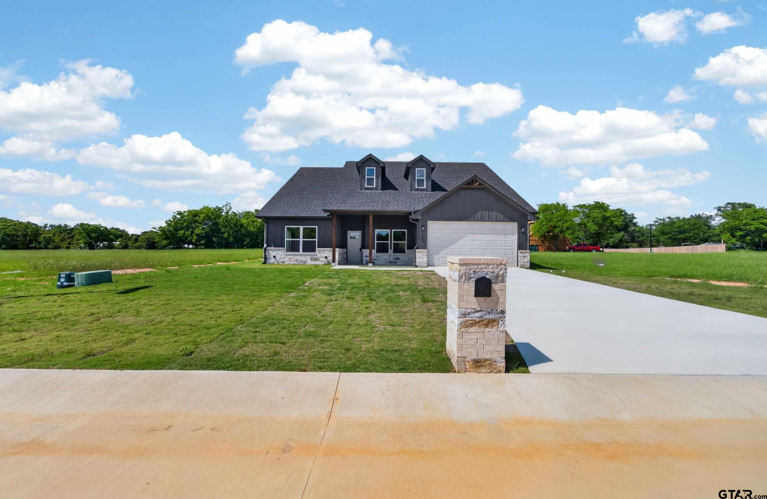 105 W Teal Drive