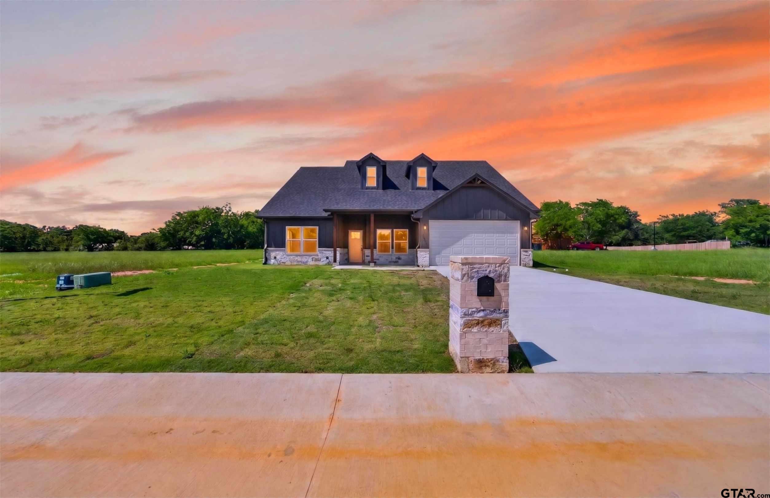 105 W Teal Drive