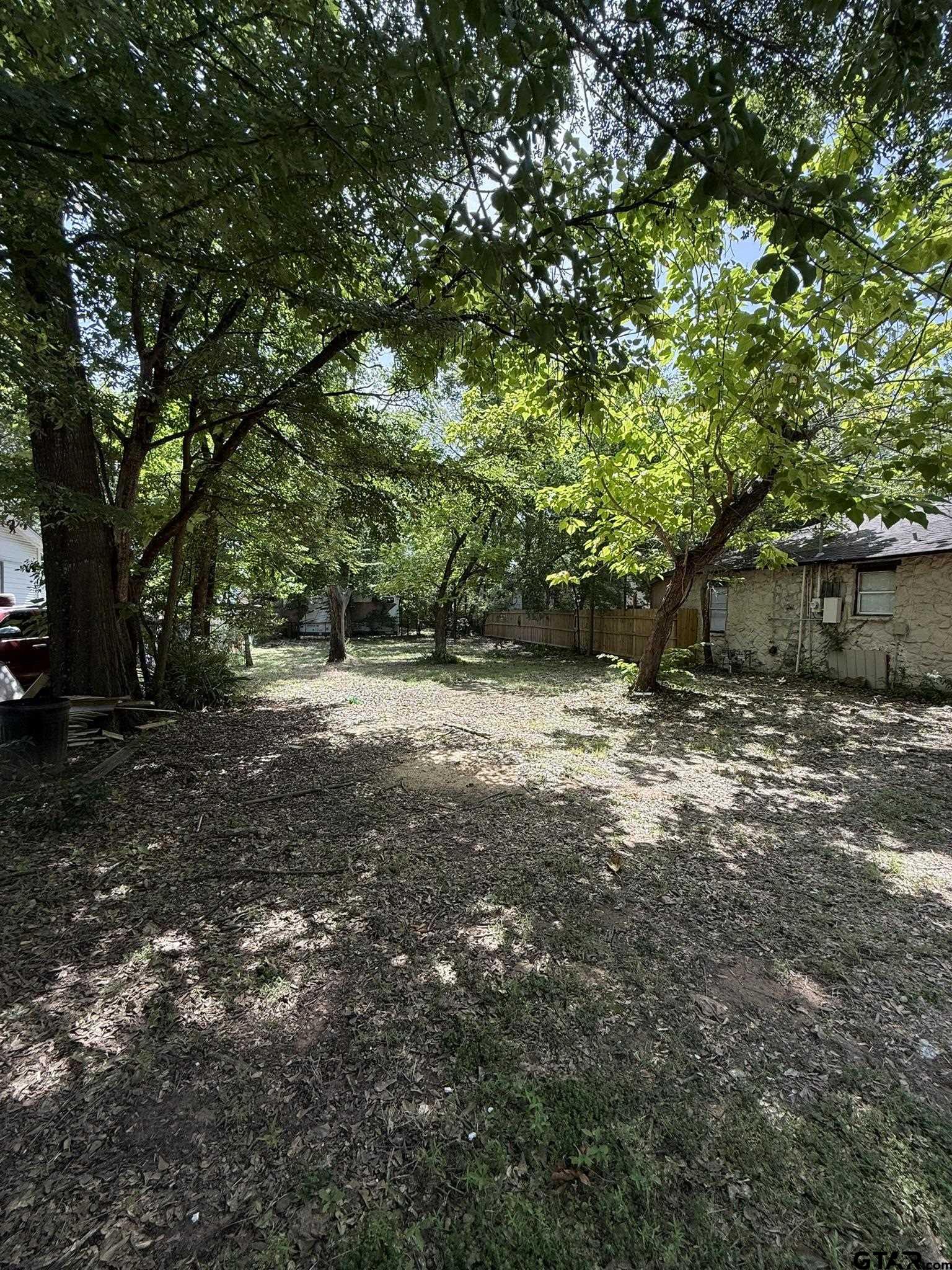 1513 N Palace Ave