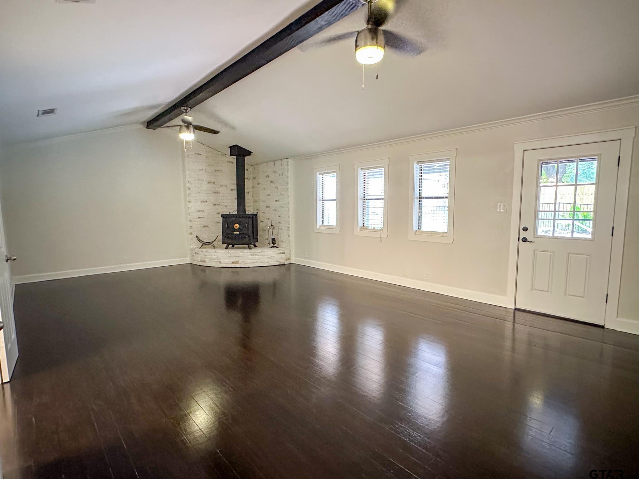 1400 Woodland Hills
