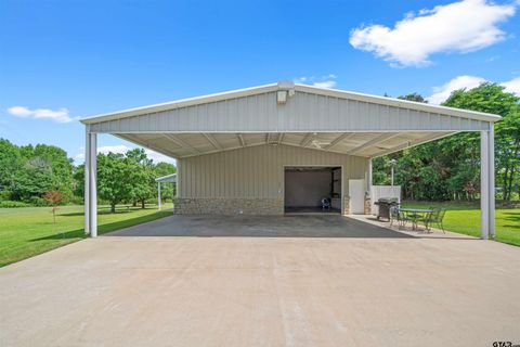 A home in Lindale