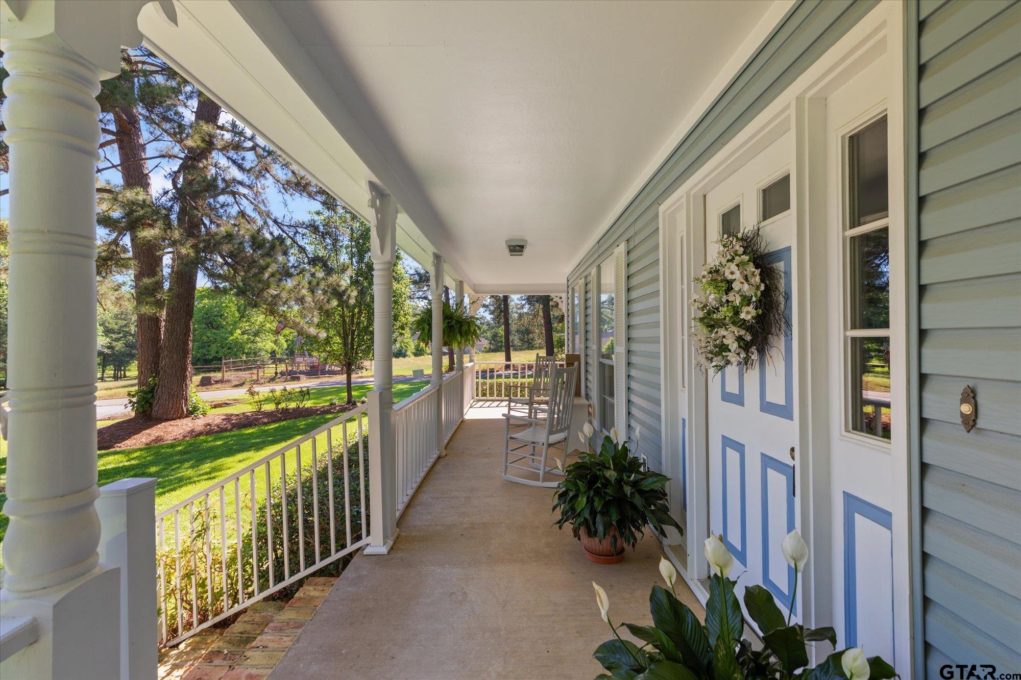 408 E Forest