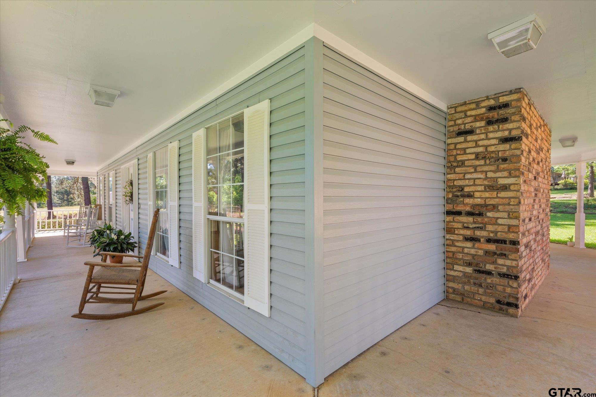 408 E Forest