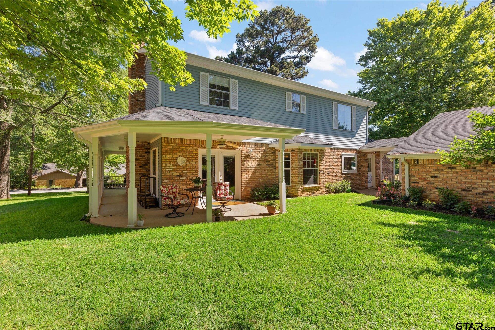 408 E Forest
