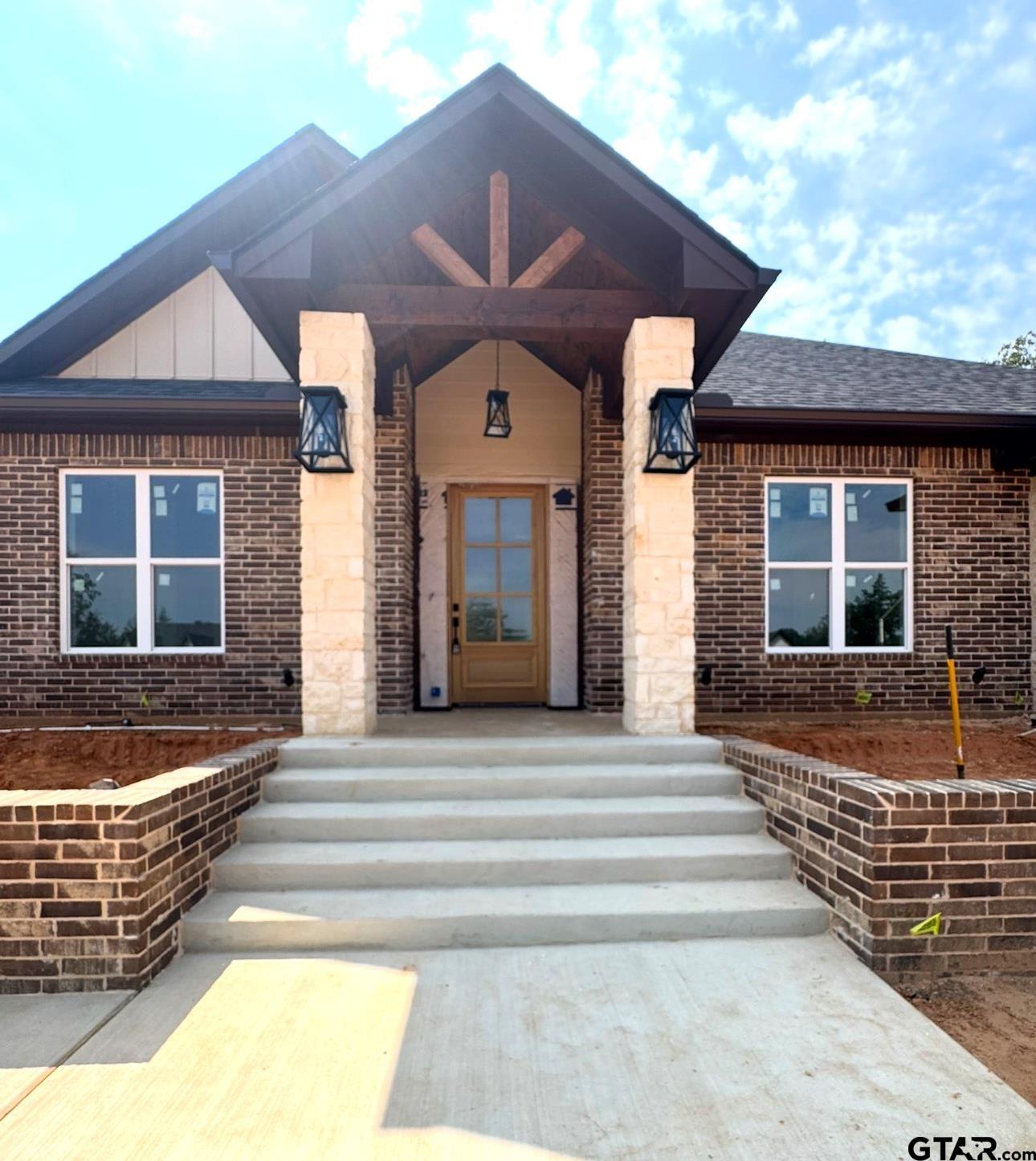 14713 Woodland Creek