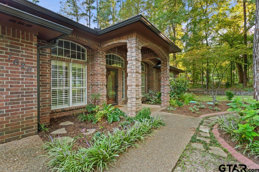 1620 Brookhollow Drive