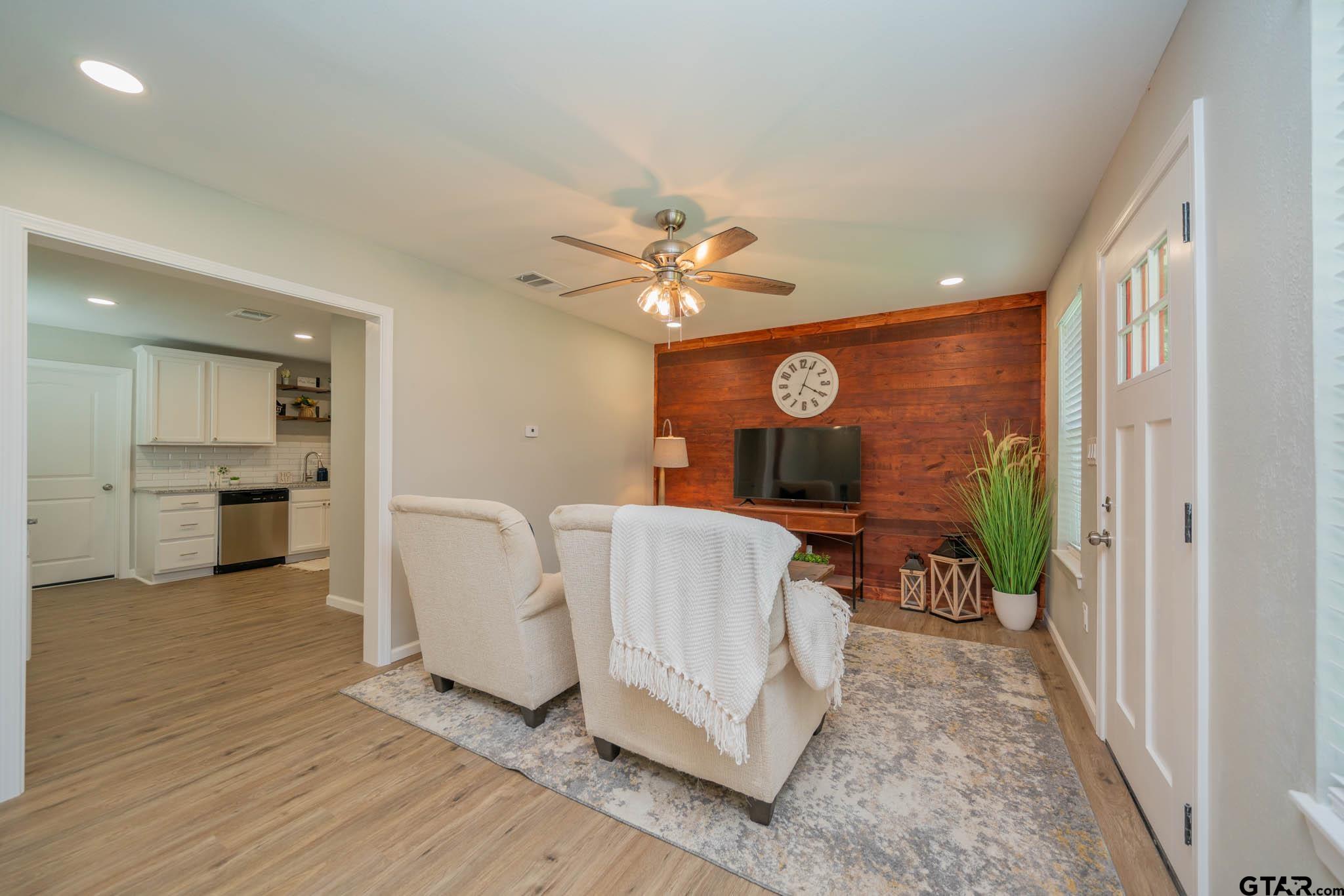 1021 N Montgomery