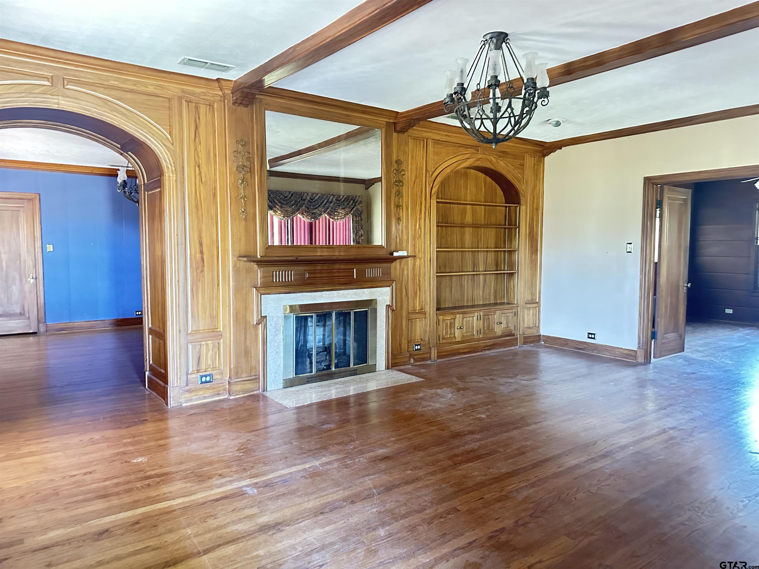 2337 E Rusk