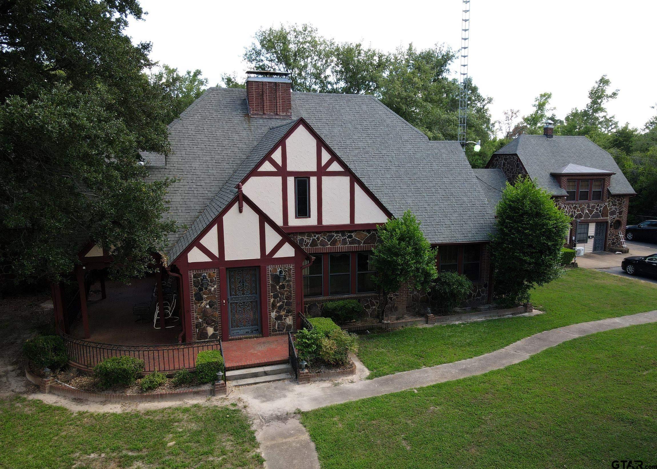 2337 E Rusk