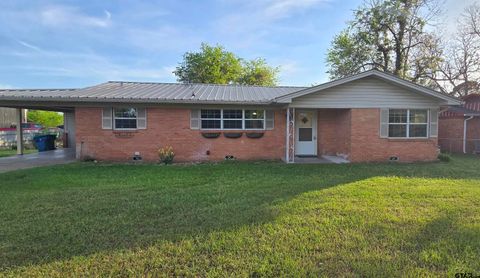 1602 W Duval Street Troup TX 75789