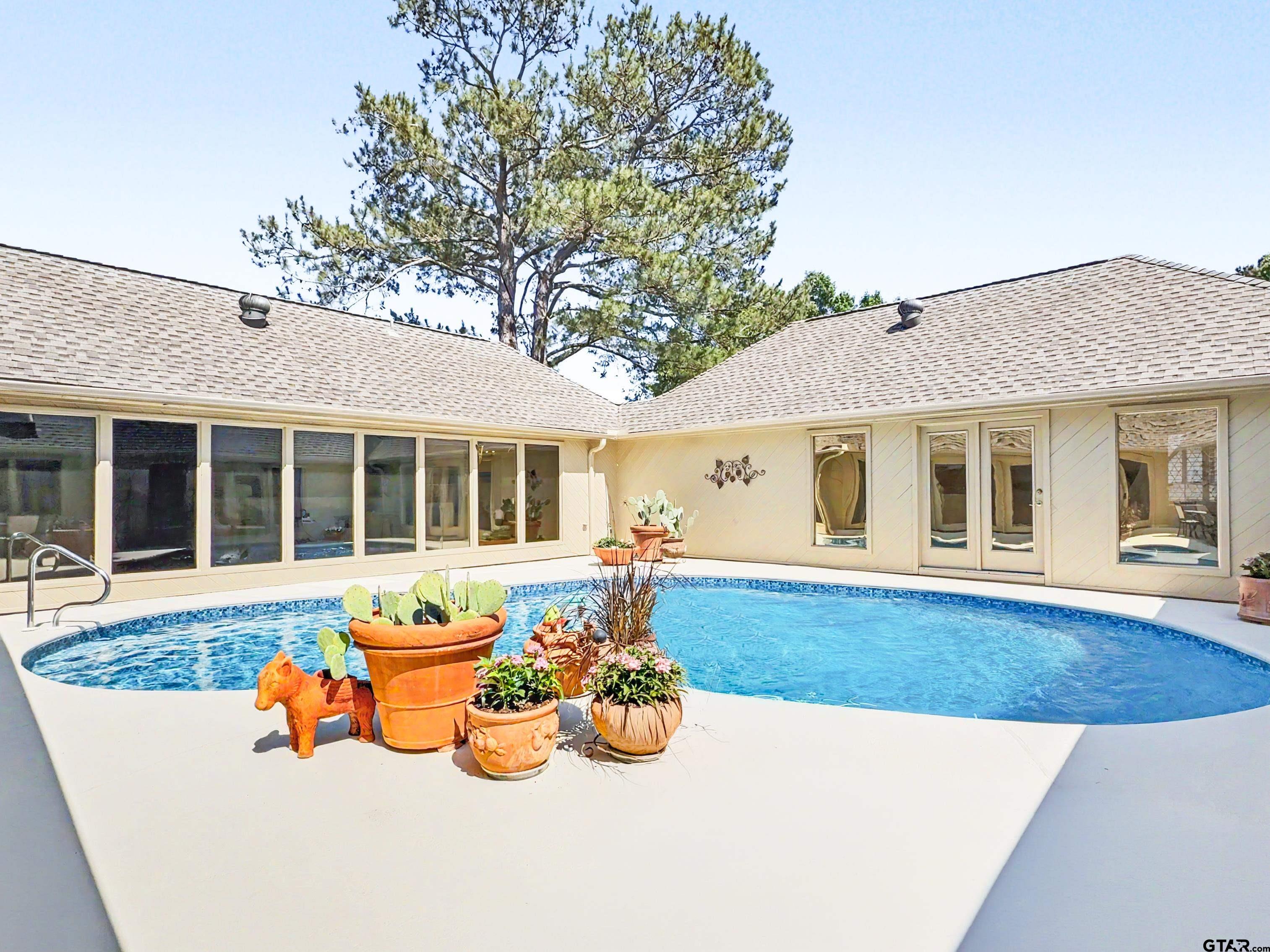 7000 Hollytree Cir