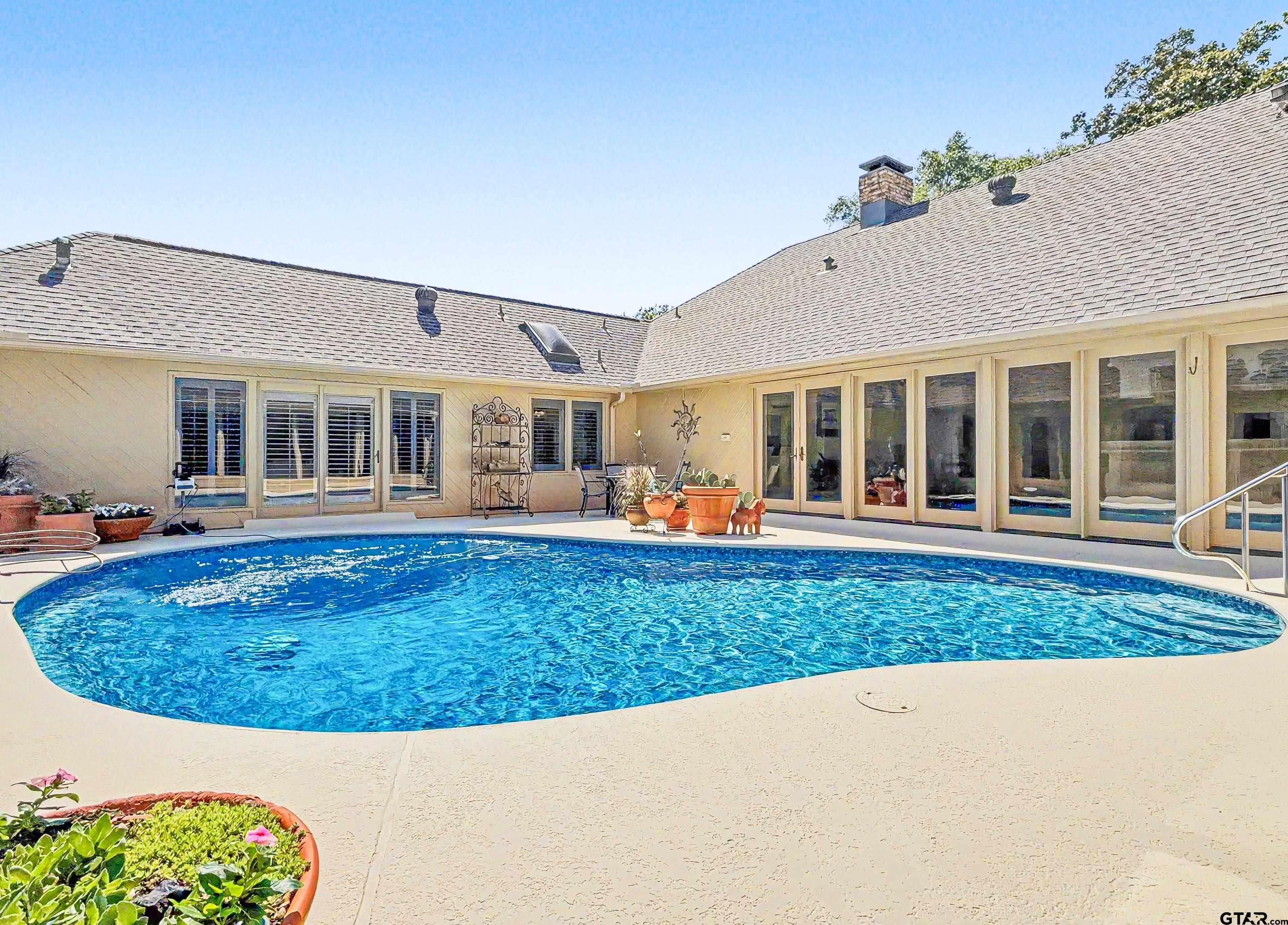 7000 Hollytree Cir