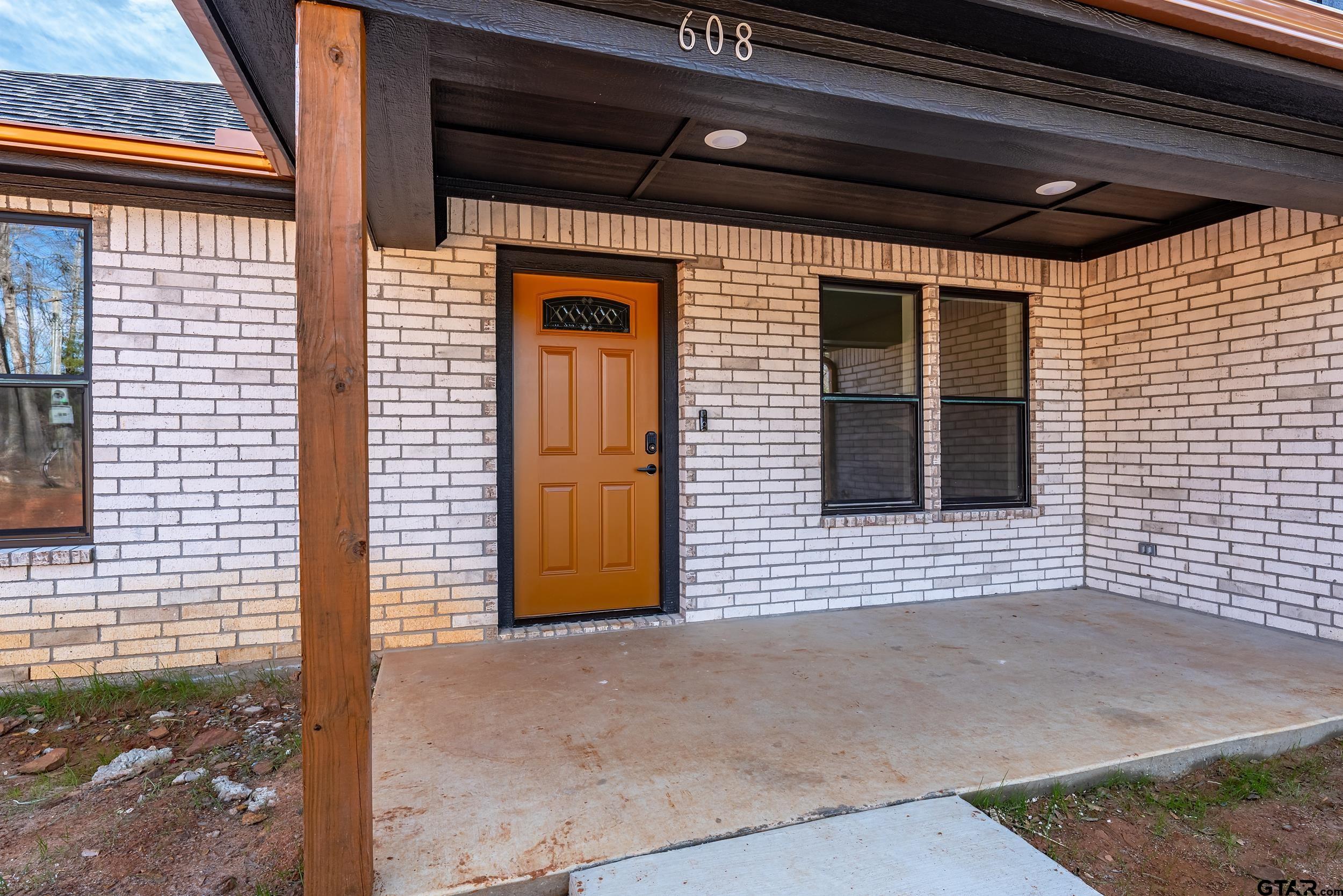 608 Giles St