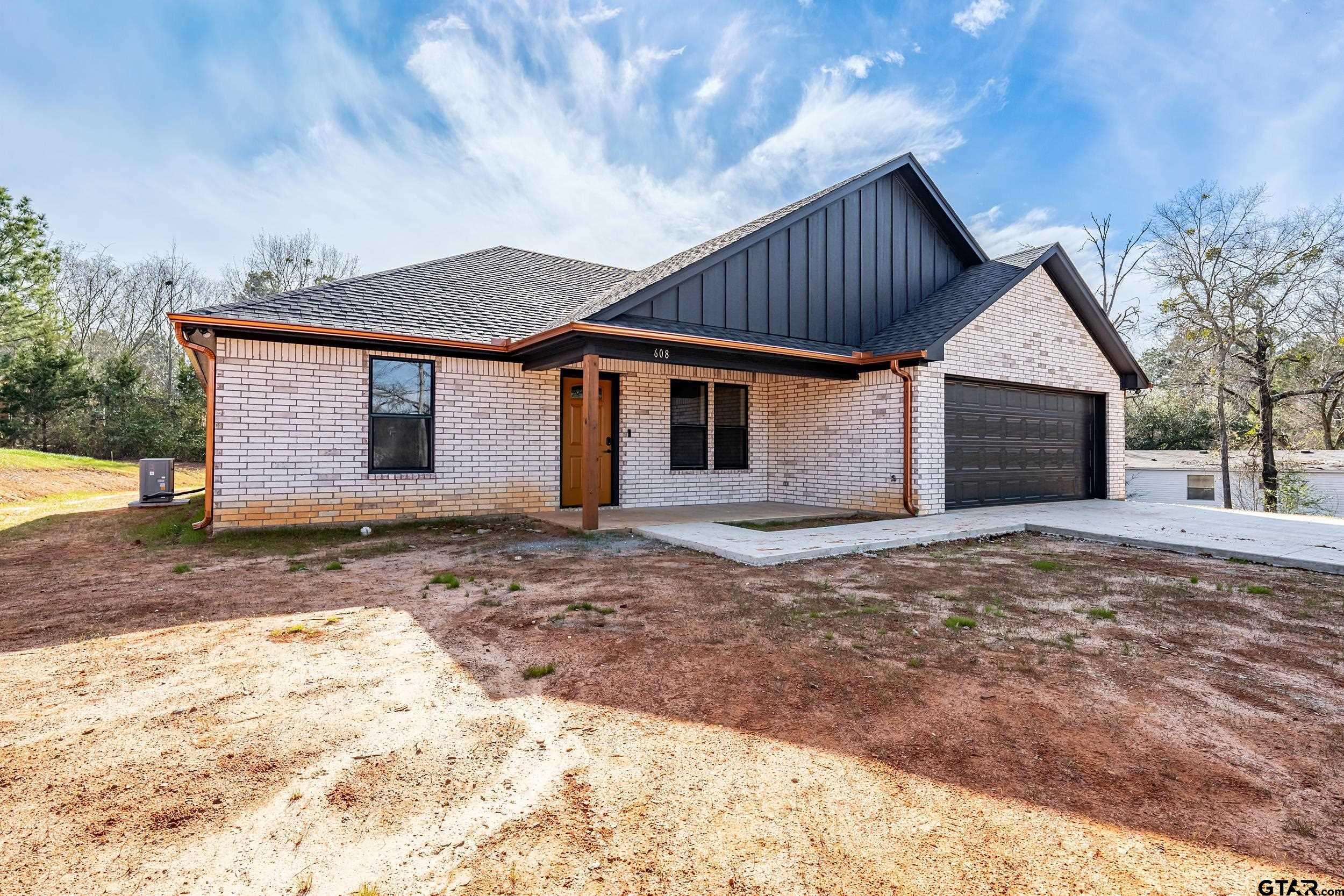 608 Giles St