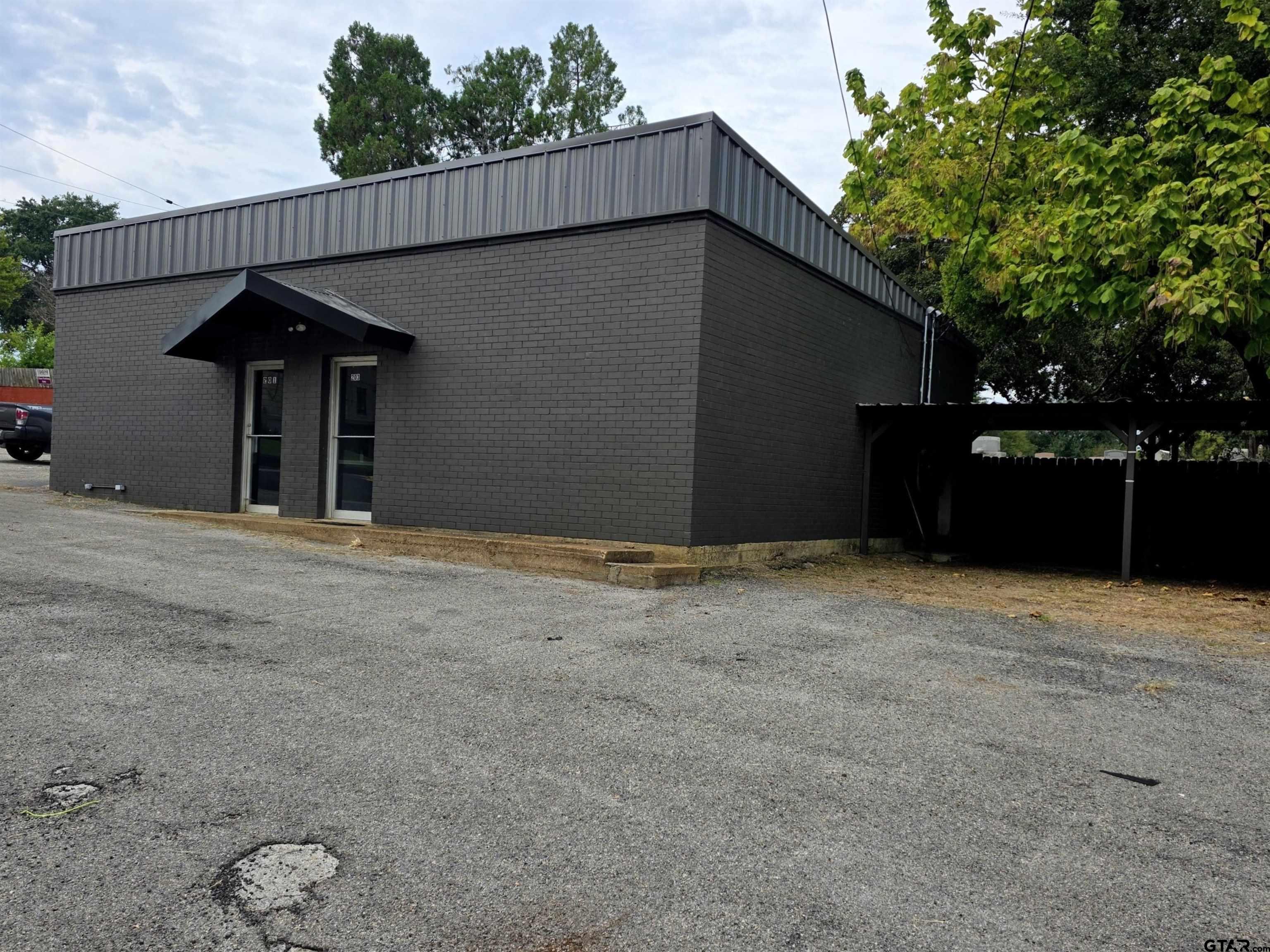 201 & 203 N Van Buren