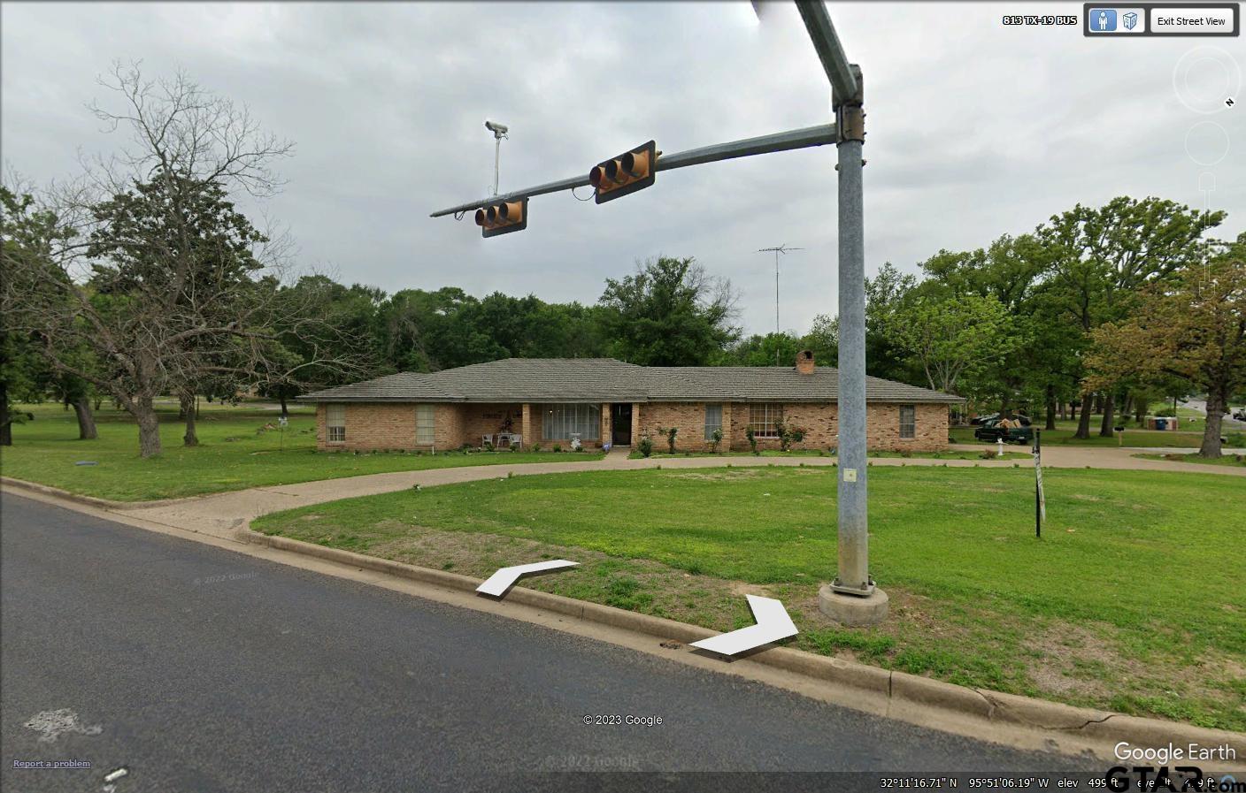 900 S Palestine St (TX 19)