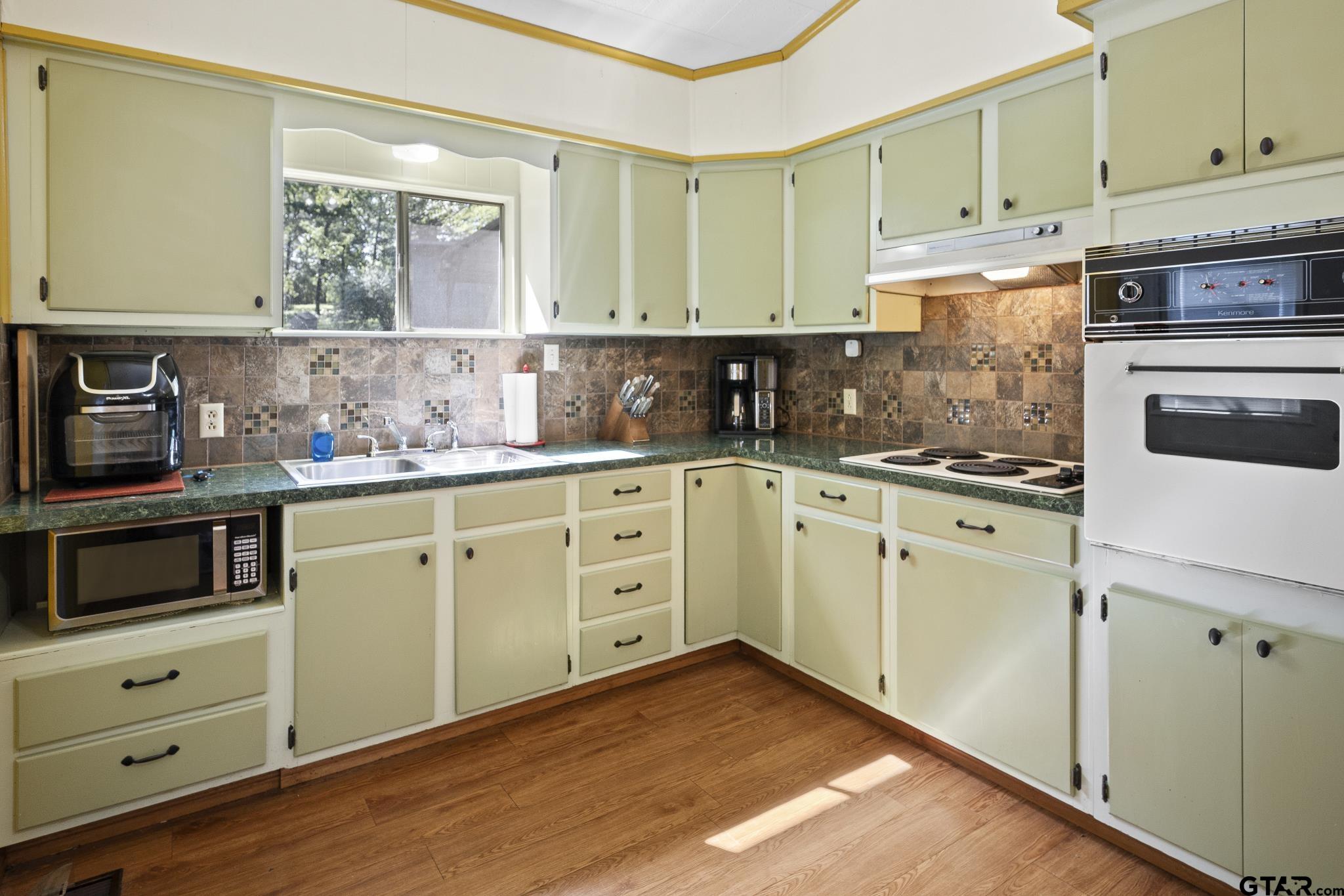 1933 Private Road 7908