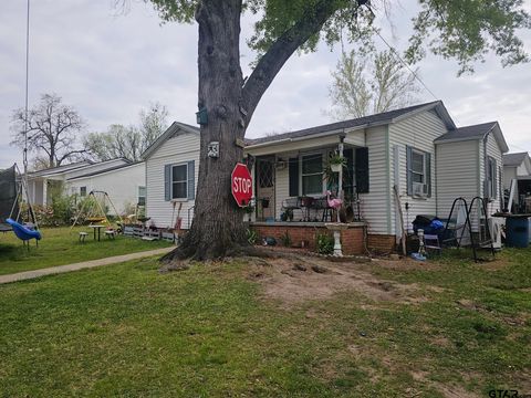 207 Forrest St Henderson TX 75654