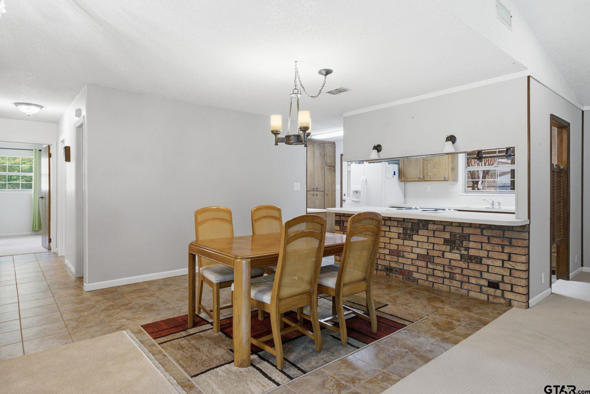 546 Woodside Dr.