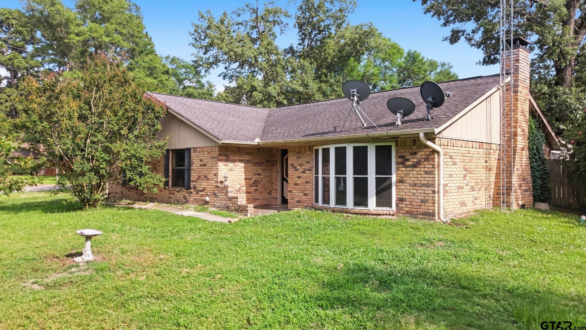 546 Woodside Dr.
