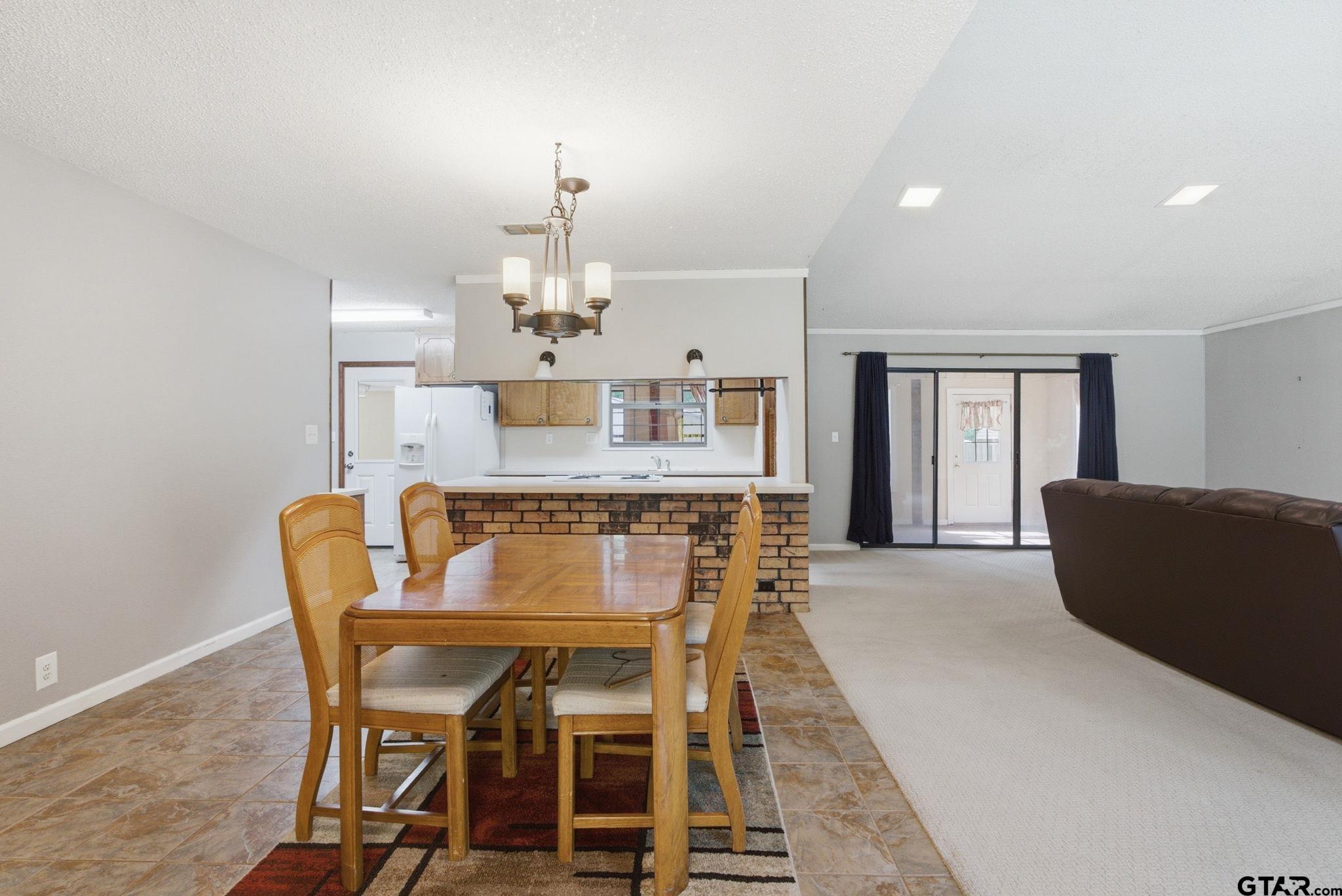 546 Woodside Dr.