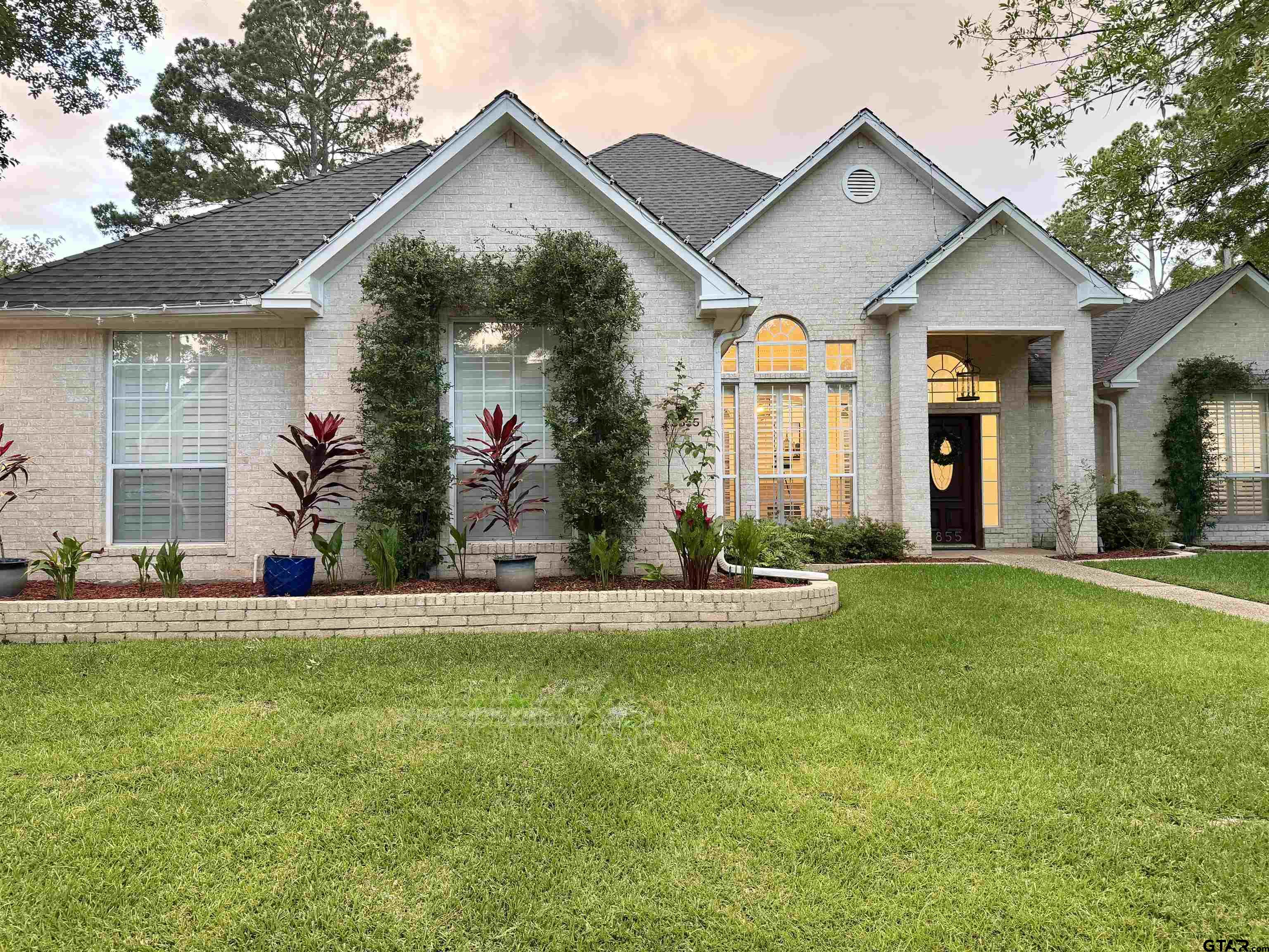 3855 Broadmoore Ct