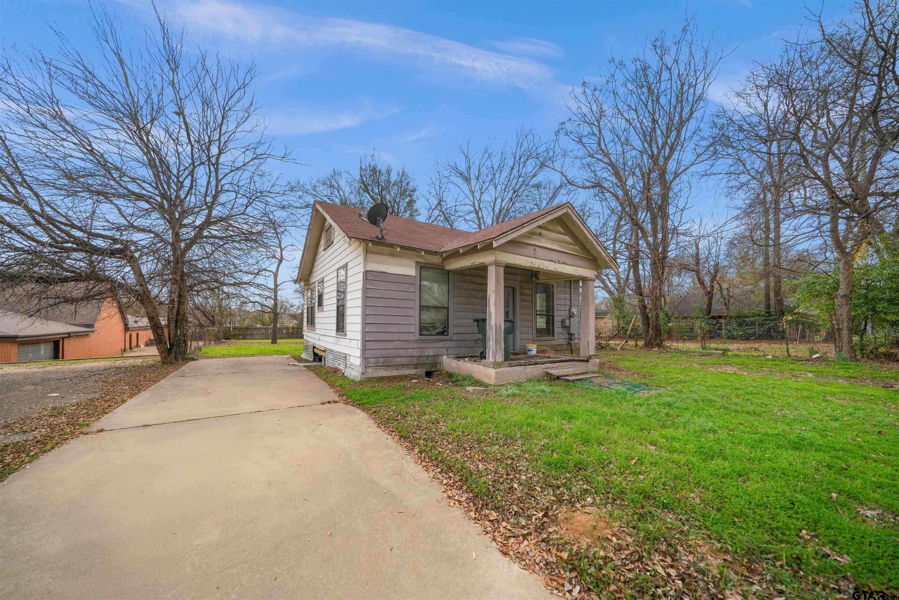 1212 W Paul St