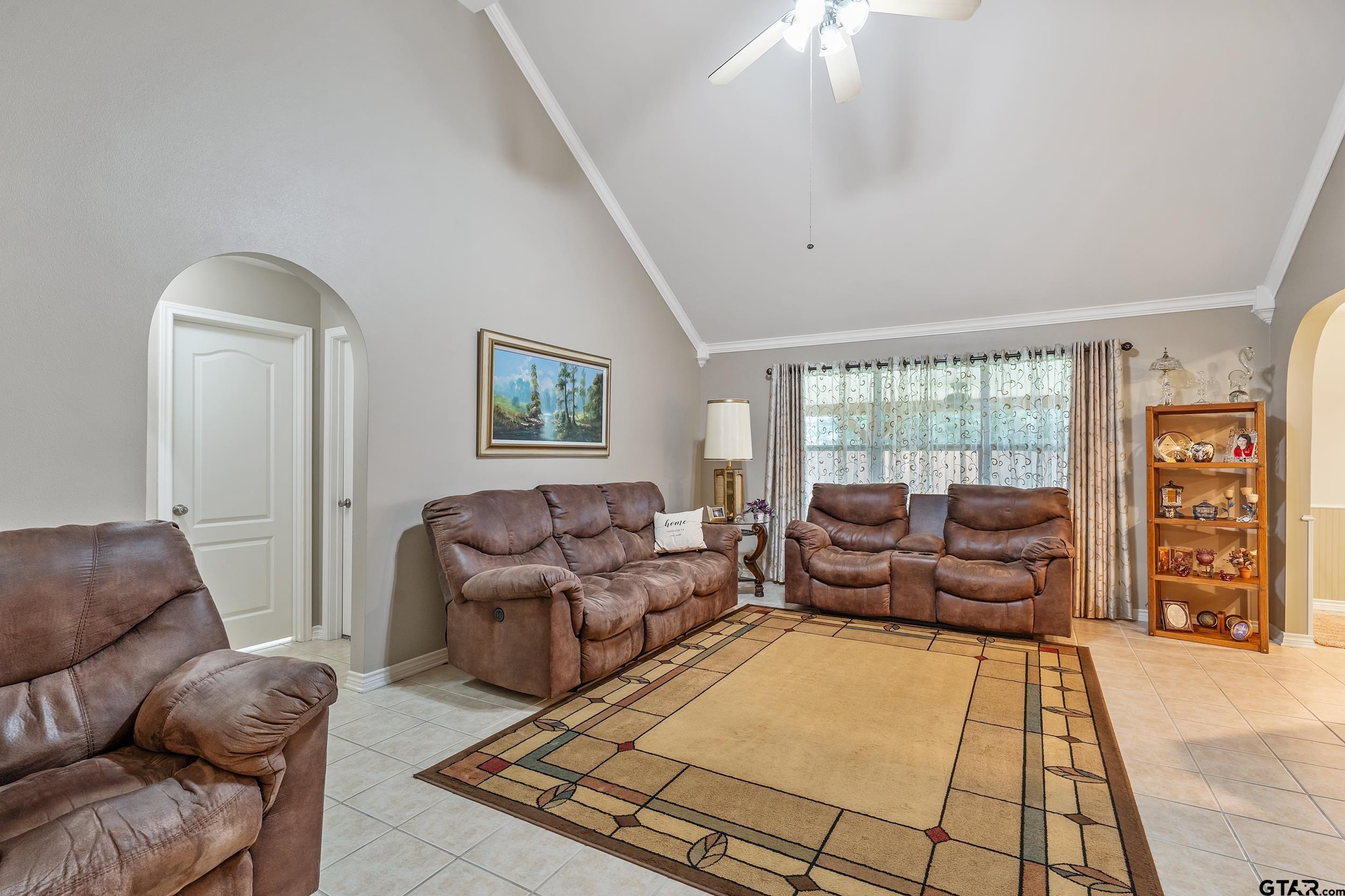 518 Neches Dr