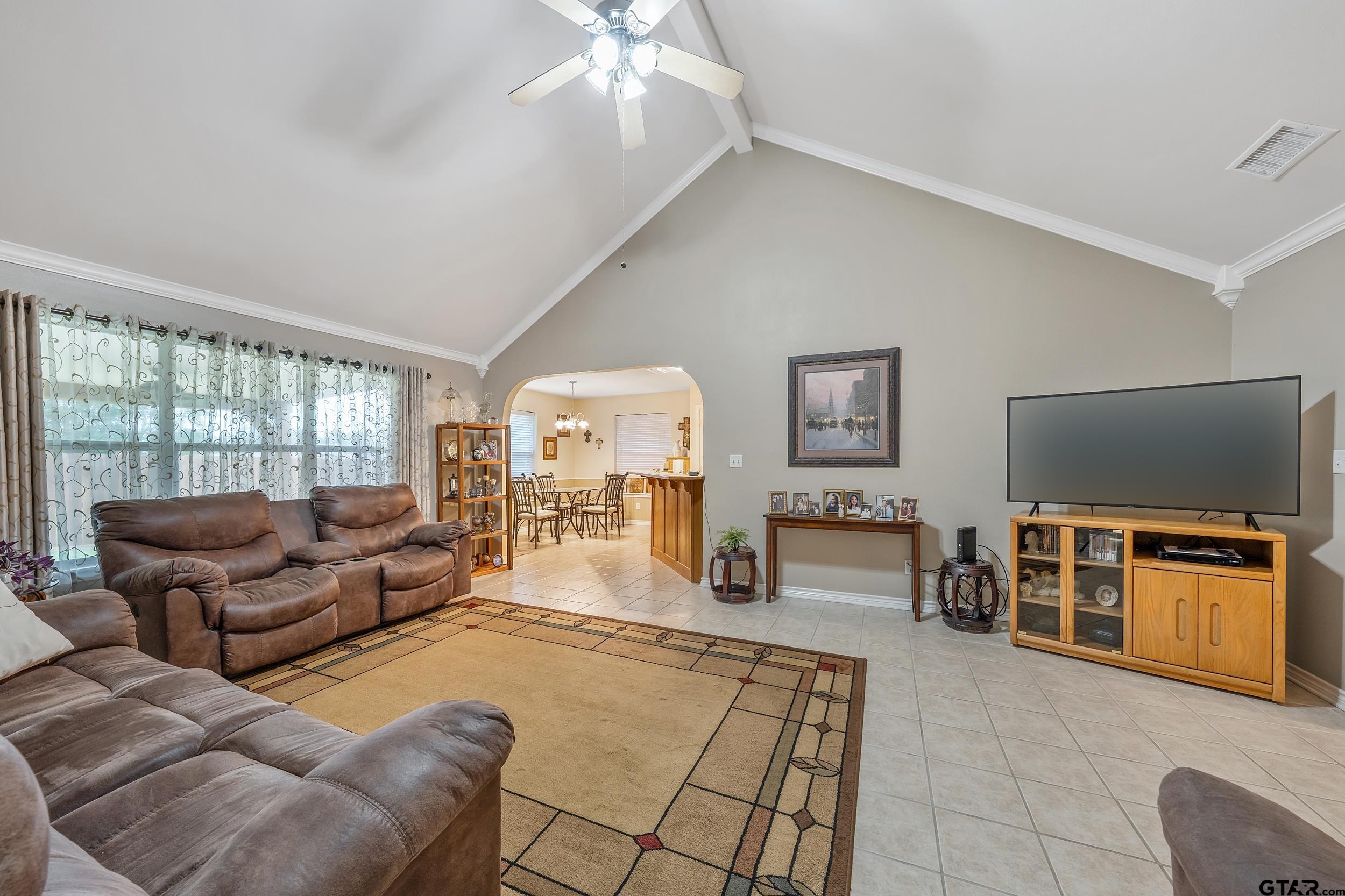 518 Neches Dr