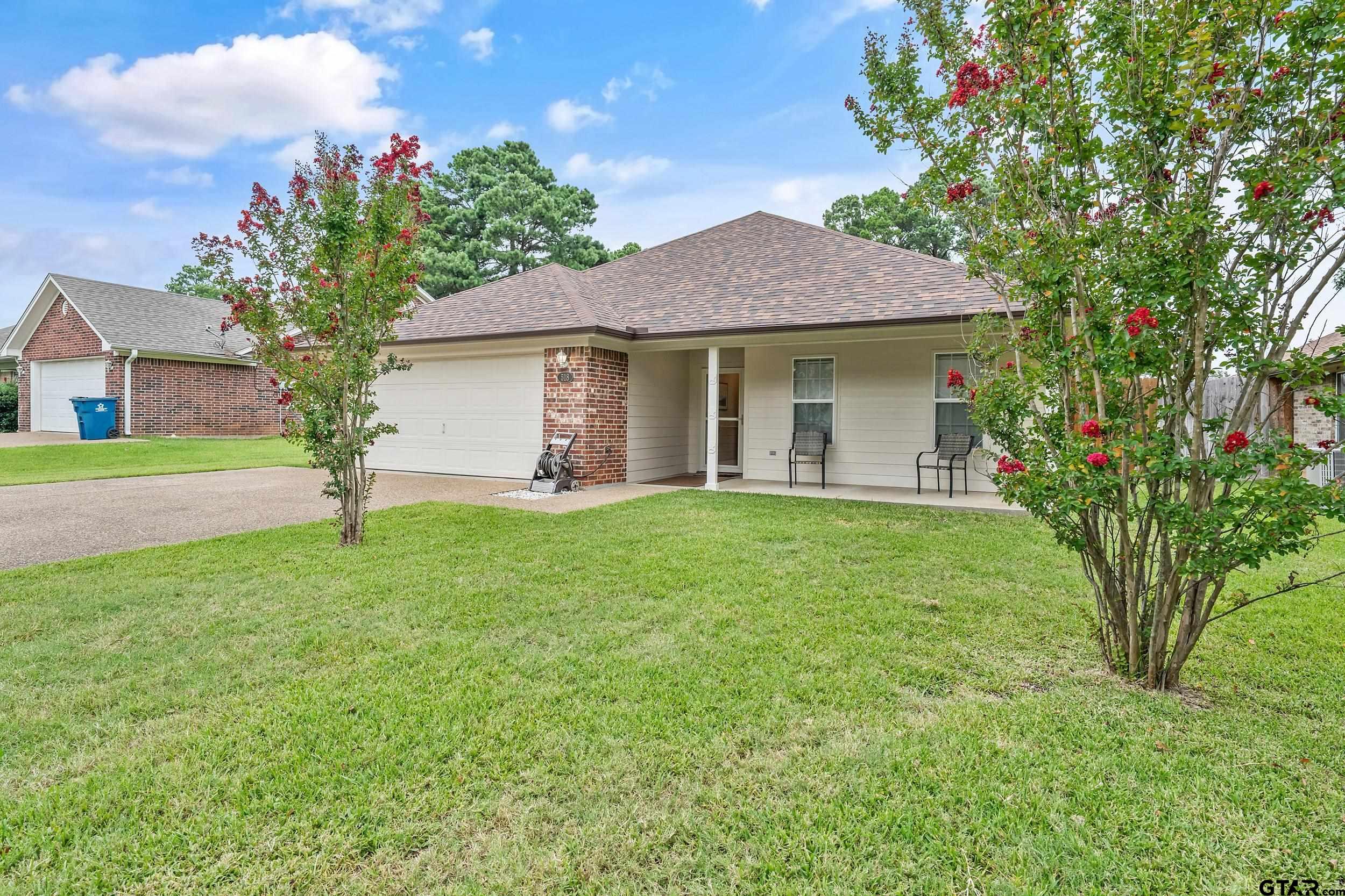 518 Neches Dr
