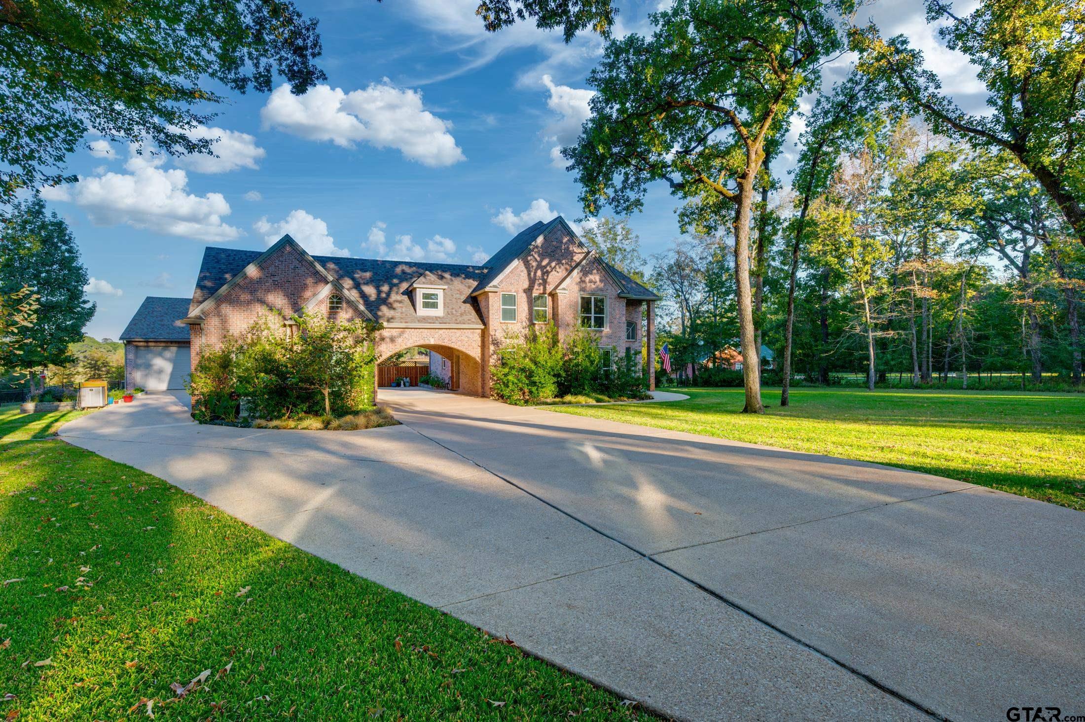2001 Rose Pointe