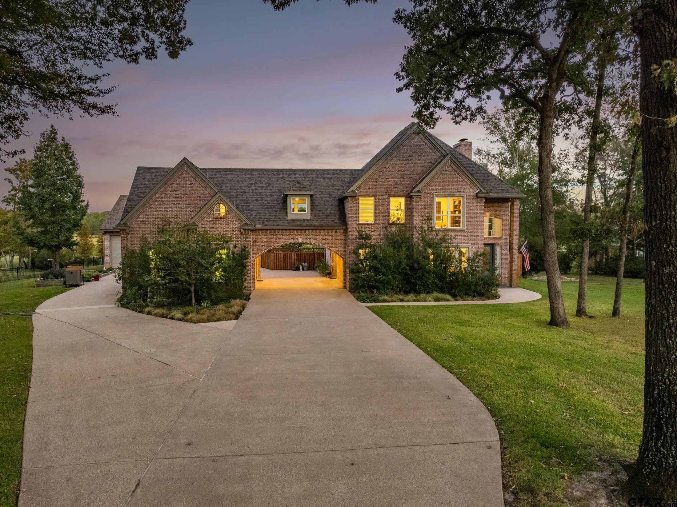 2001 Rose Pointe