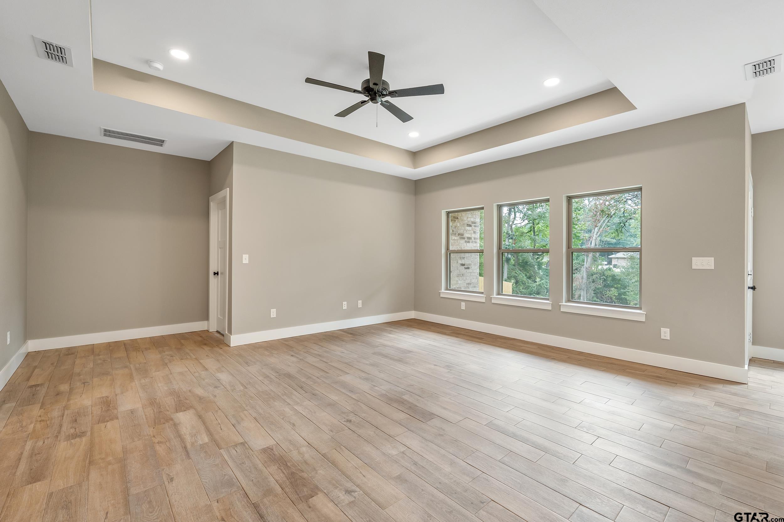 16418 Crossing Circle