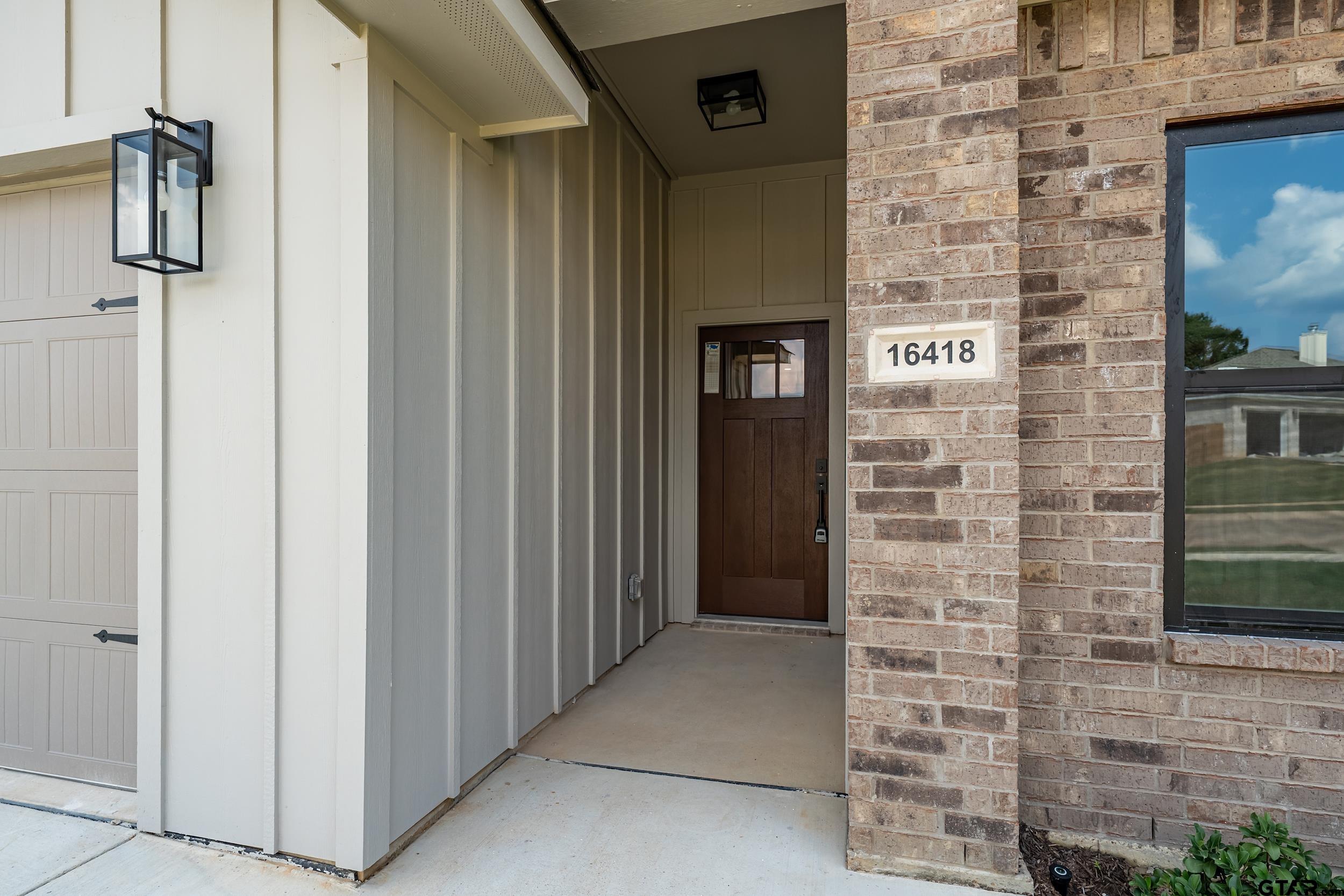16418 Crossing Circle